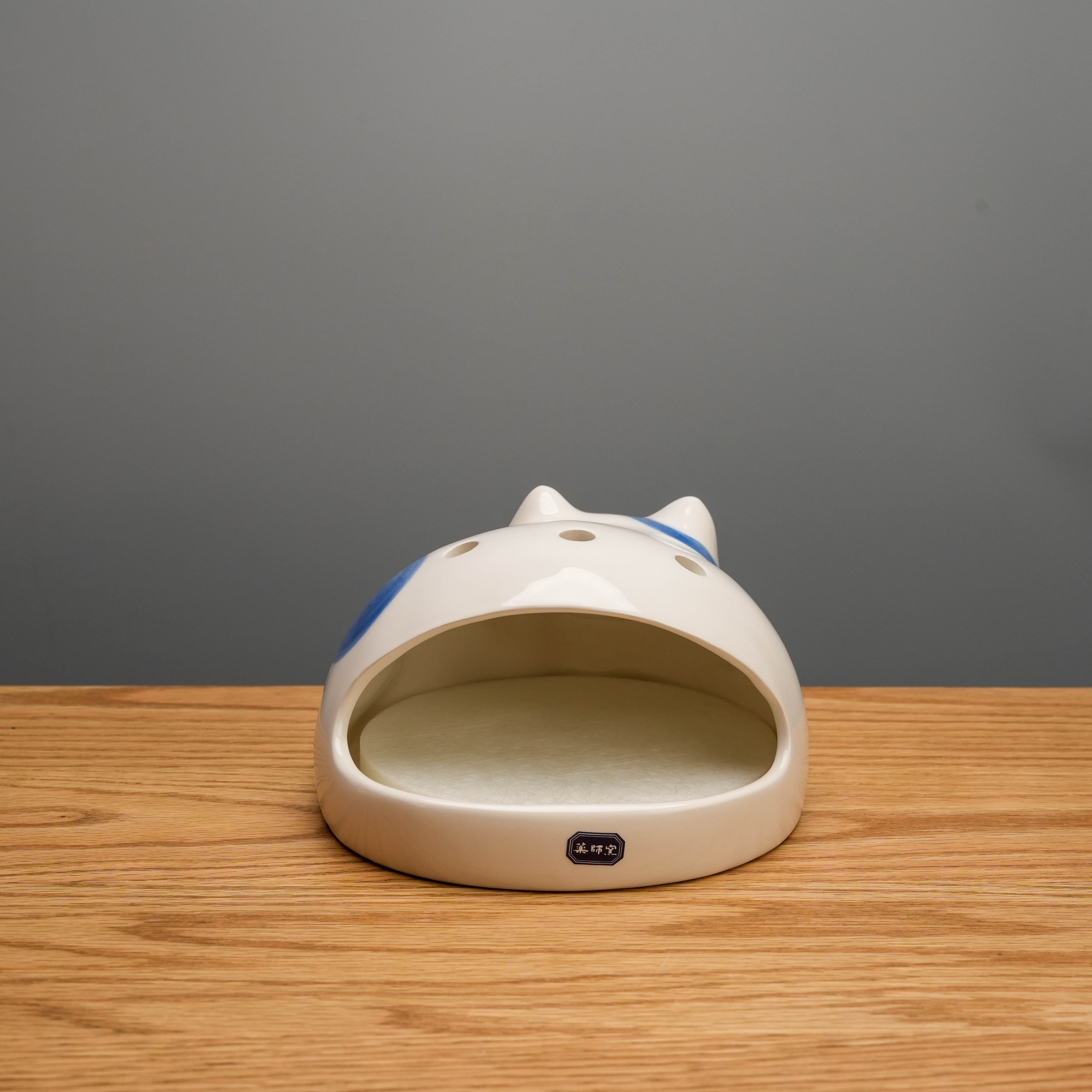 Yakushigama Smiling Cat Mosquito Coil Holder