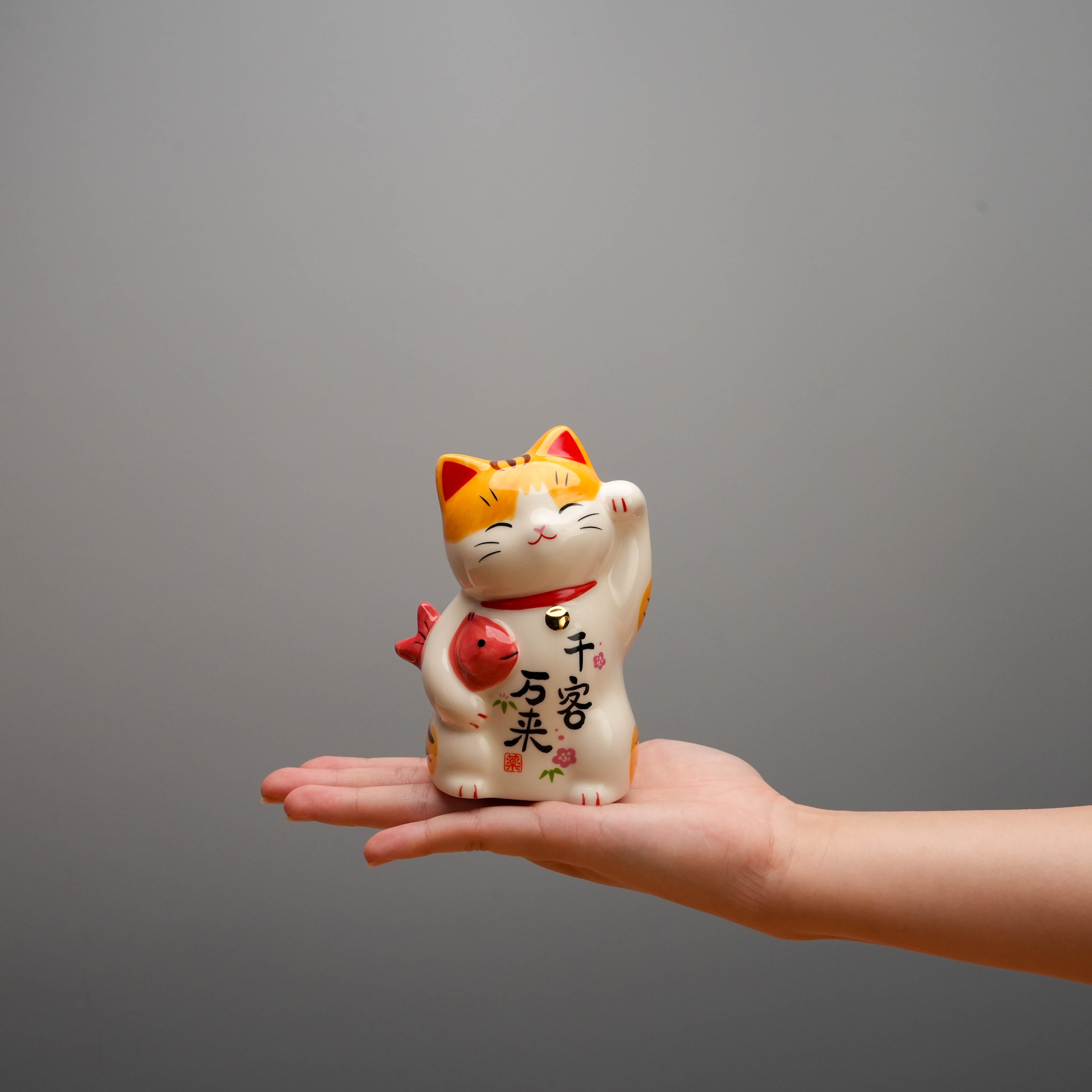 Yakushigama Thousands Guests Beckoning Cat