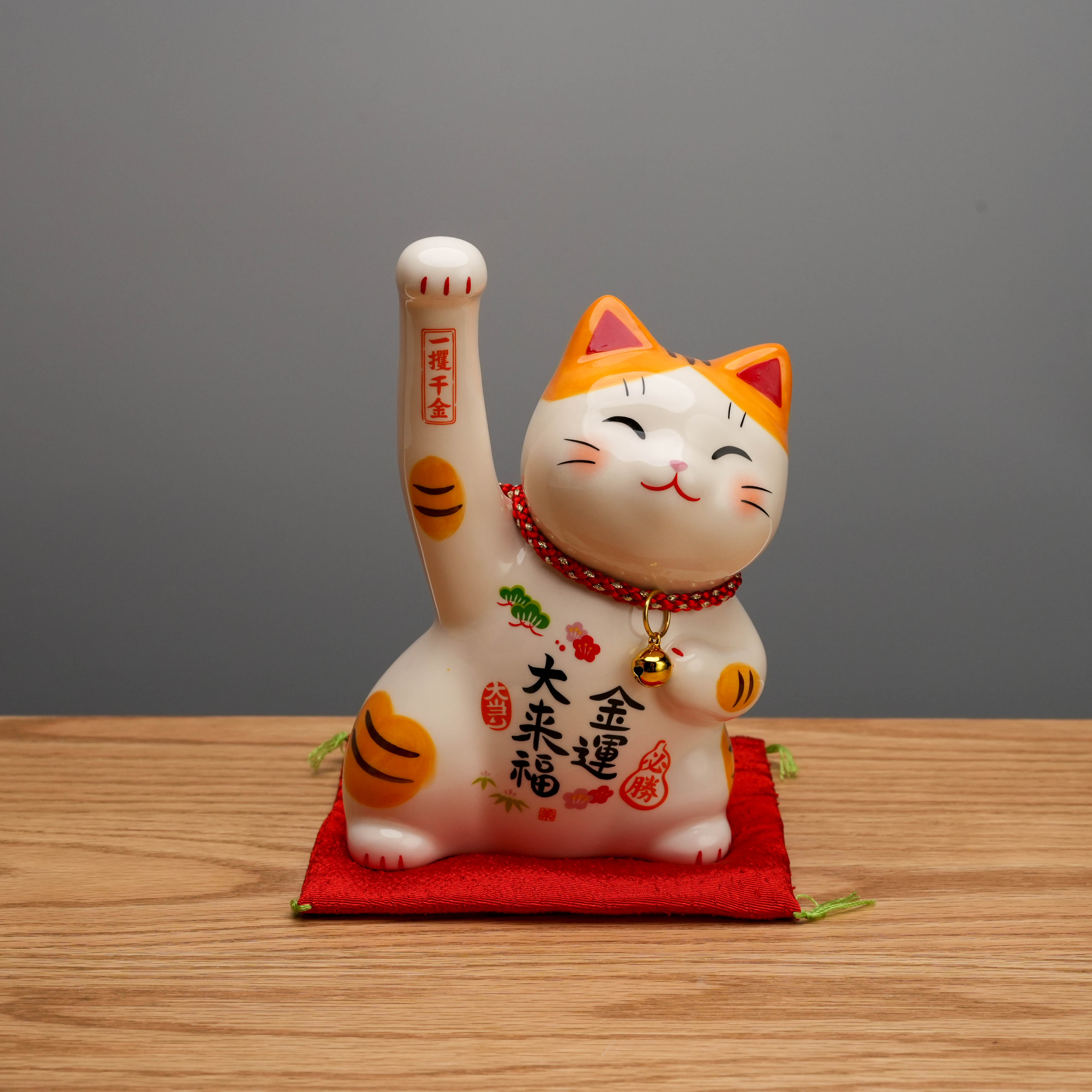 Yakushigama Golden Luck and Big Fortune Beckoning Cat