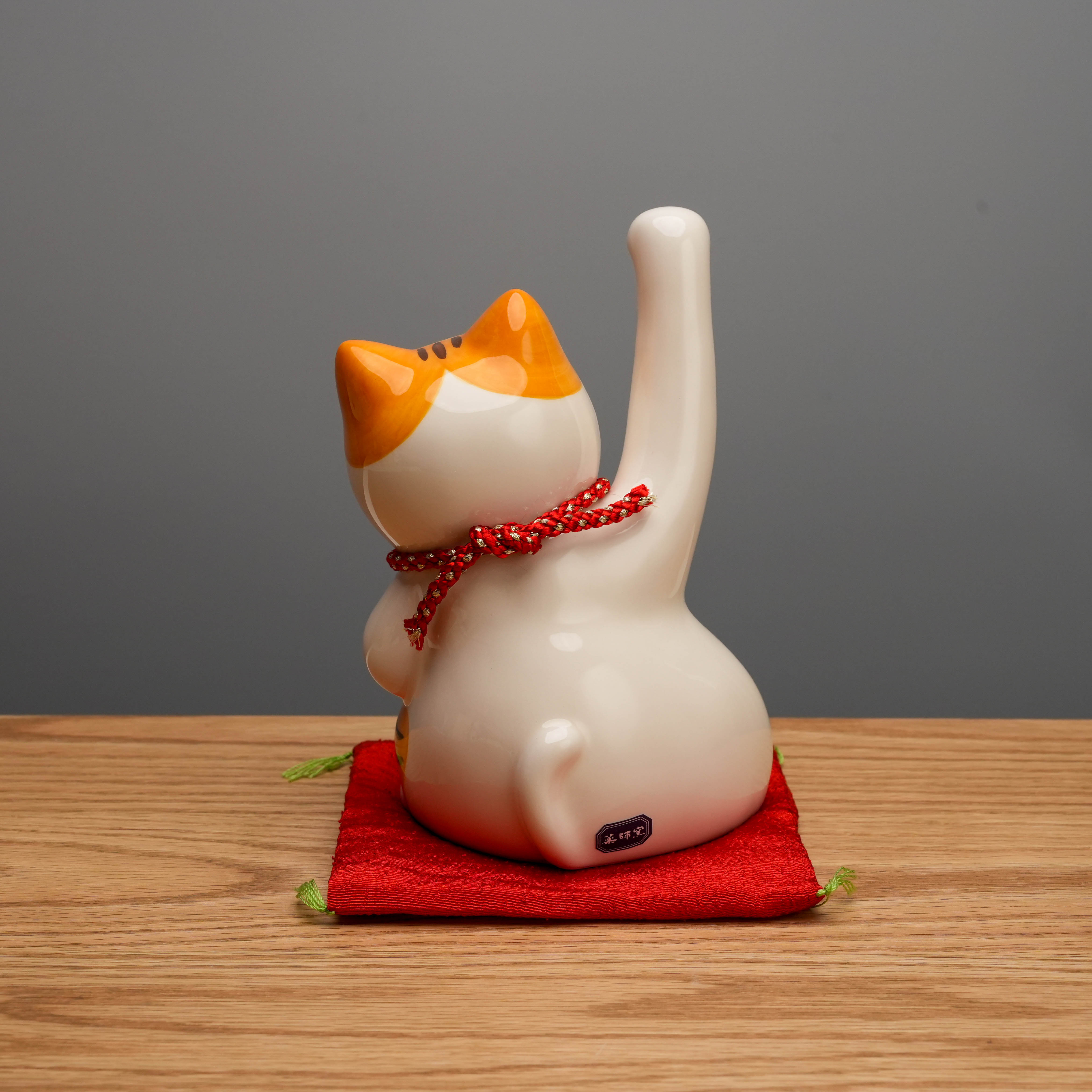 Yakushigama Golden Luck and Big Fortune Beckoning Cat