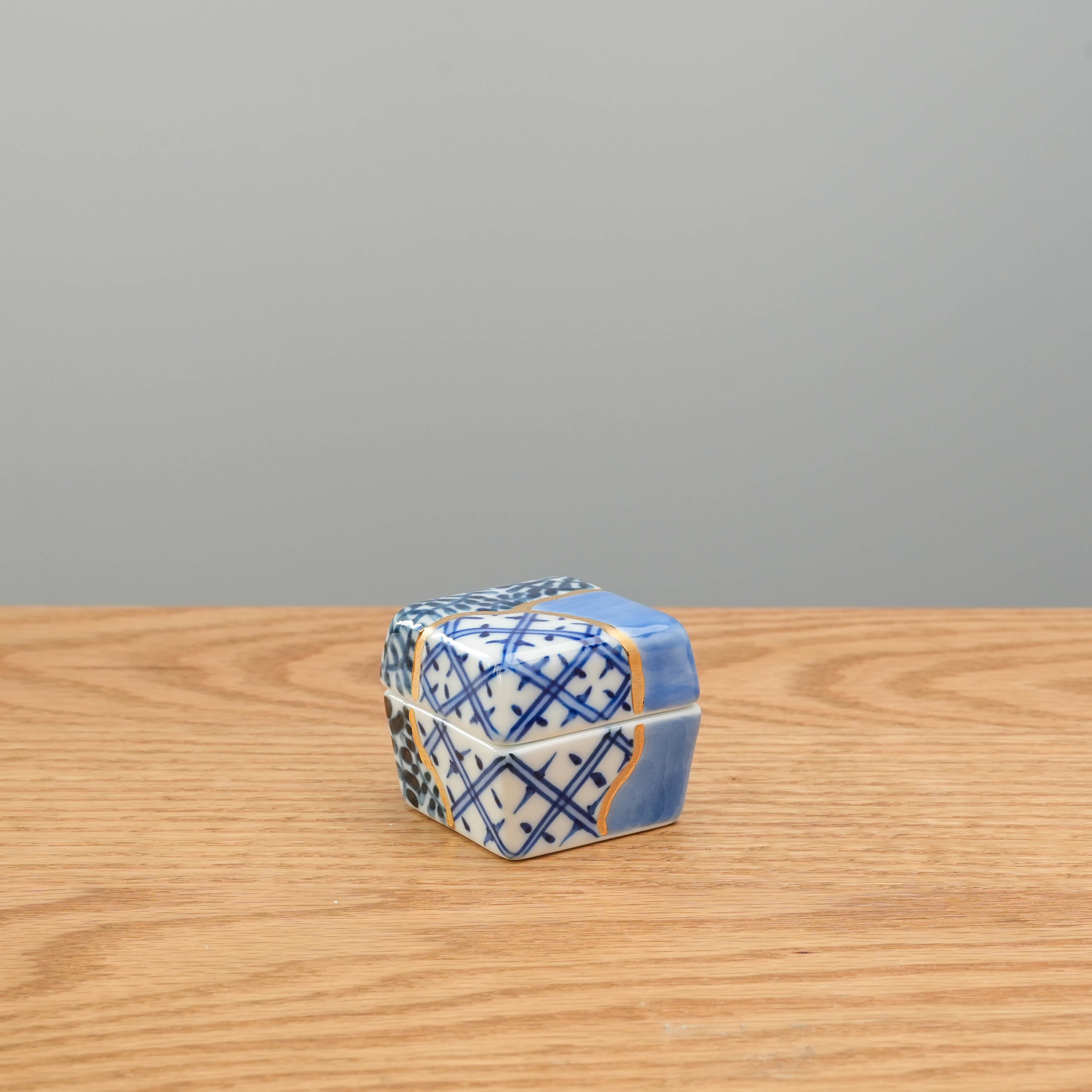Arita Ware kintsugi-style Square Delicacy Container