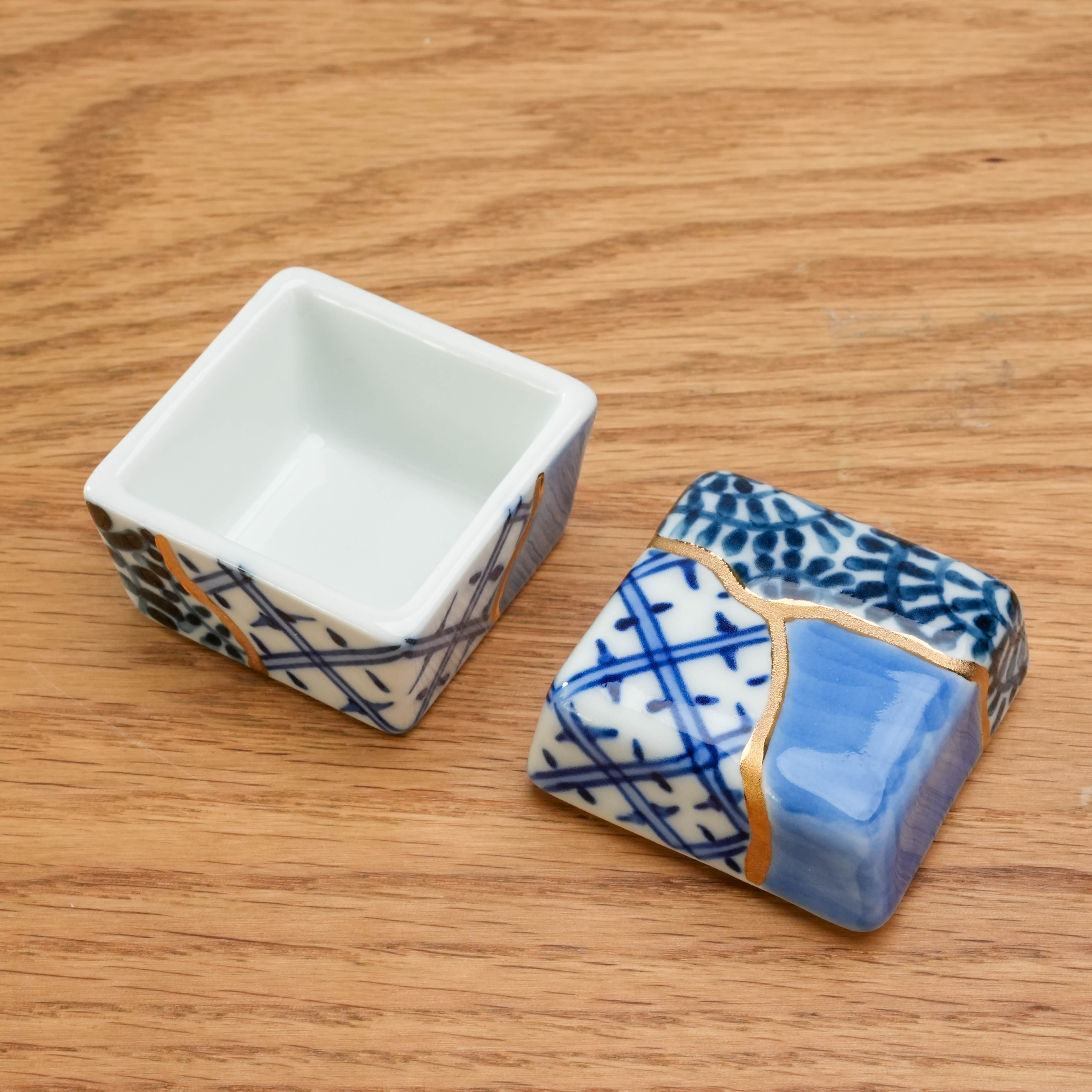 Arita Ware kintsugi-style Square Delicacy Container