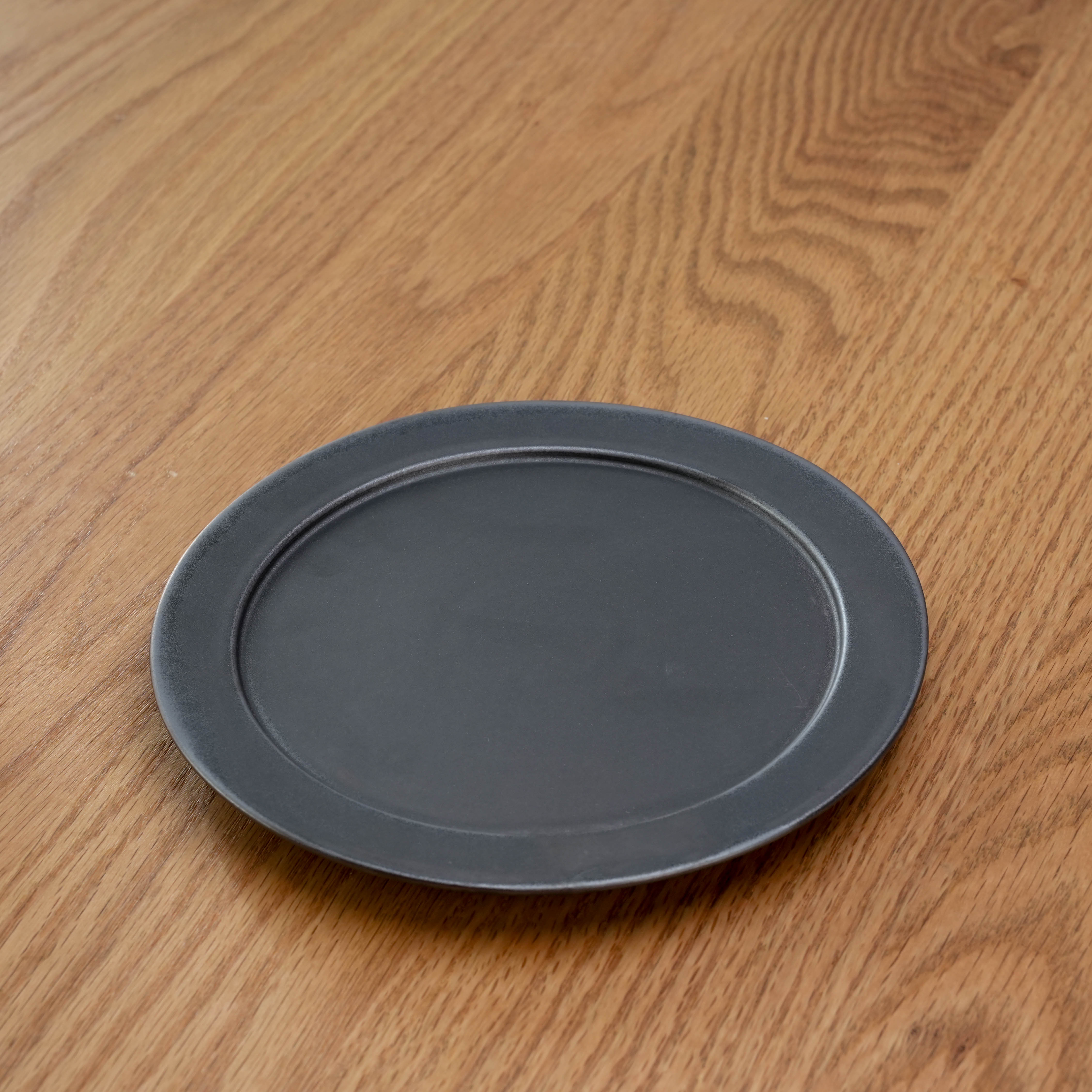 Arita Ware B&W Wabi Sabi Rim Plate