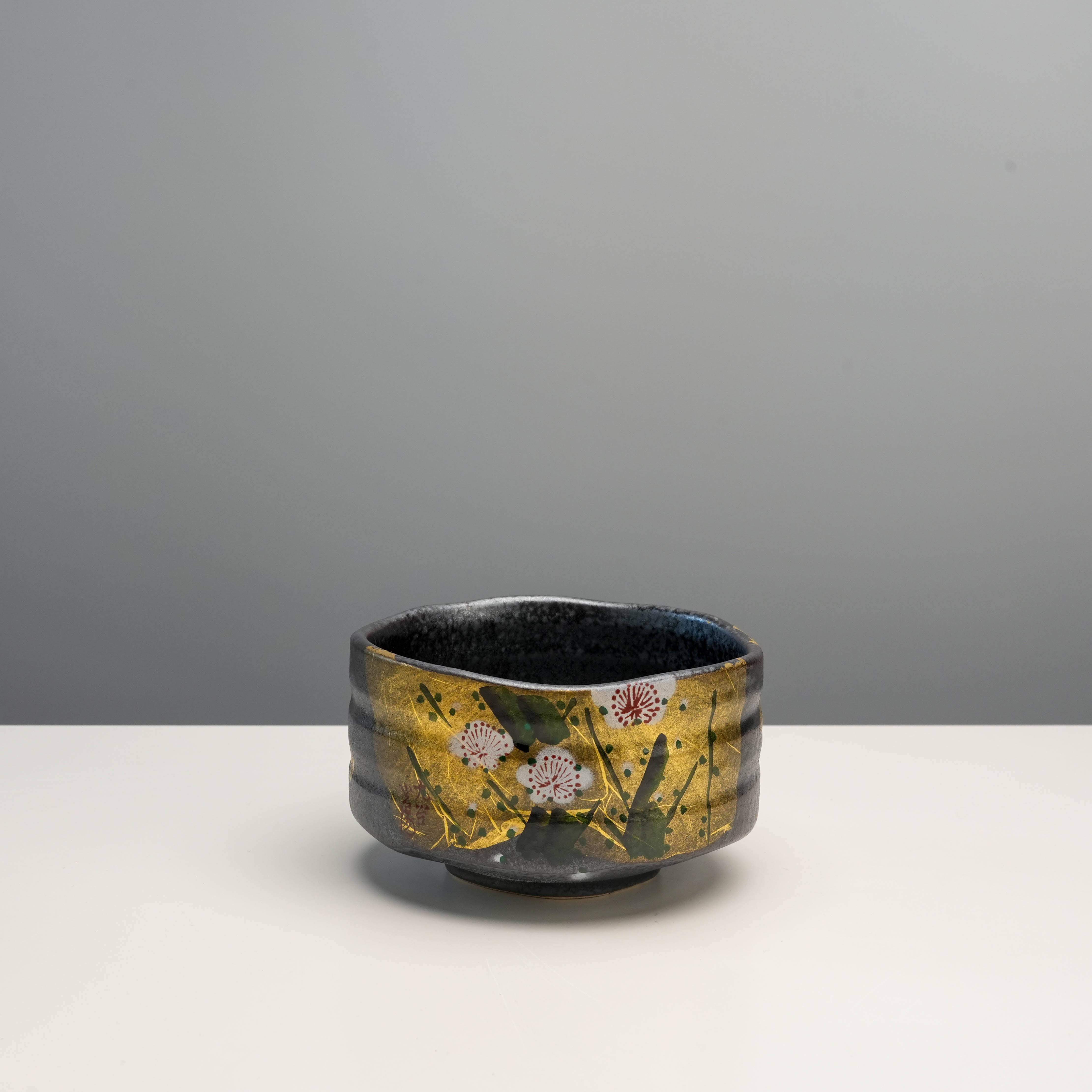 Kutani Ware Gold Leaf Plum Blossom Matcha Bowl