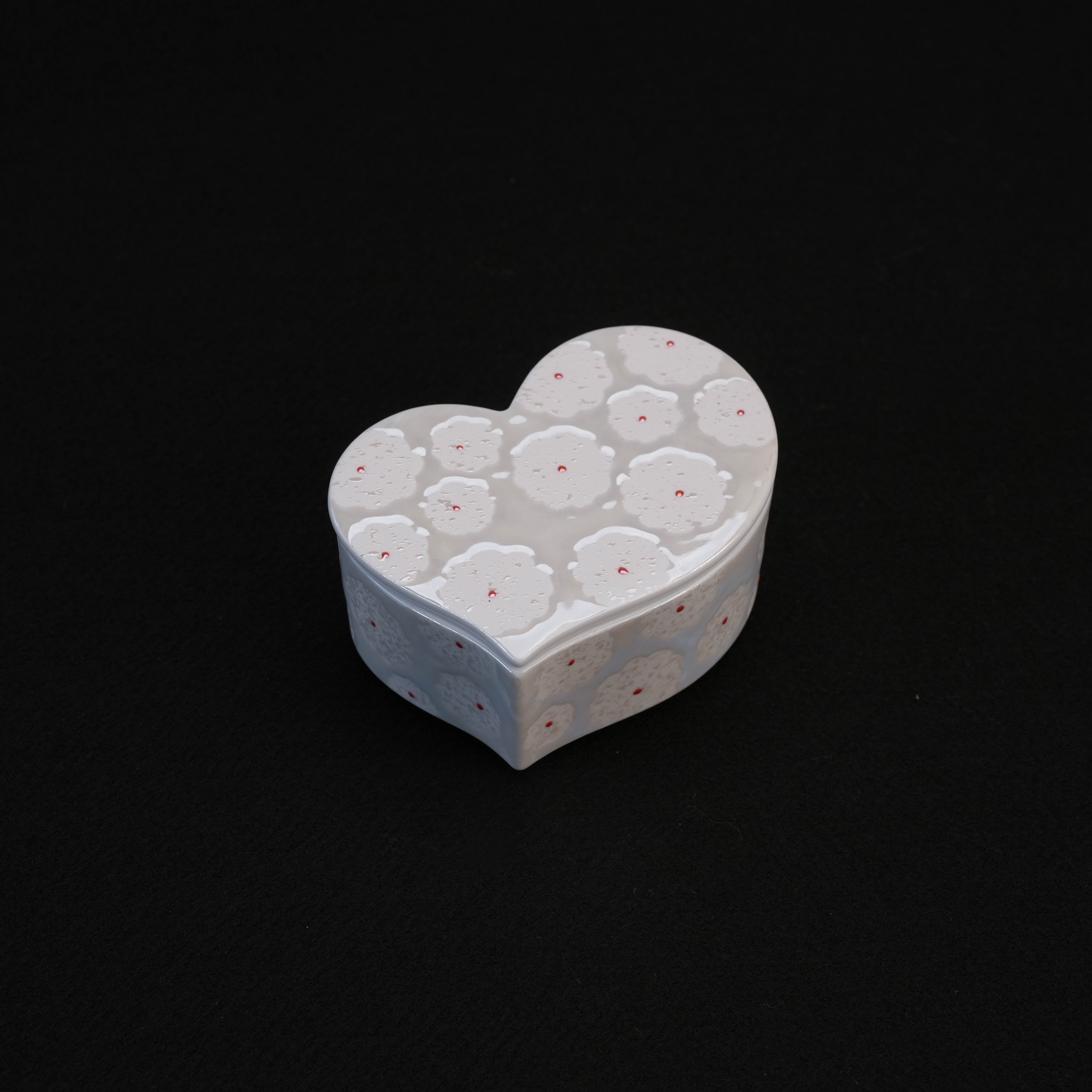 Arita Ware Nishiki White Flower Pearl Glaze Trinket Box