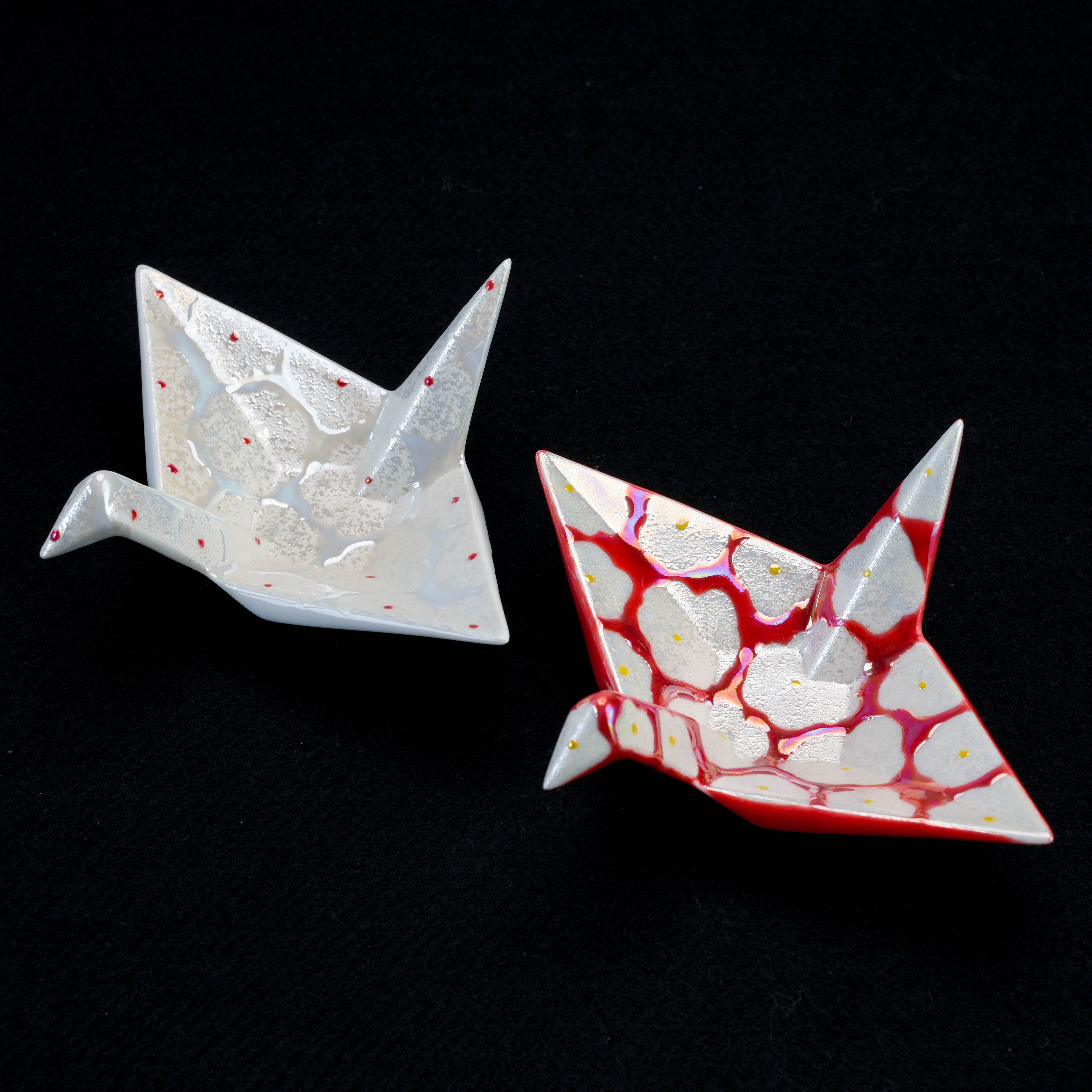 Arita Ware Nishiki Red Flower Pearl Glaze Origami Crane Delicacy Dish