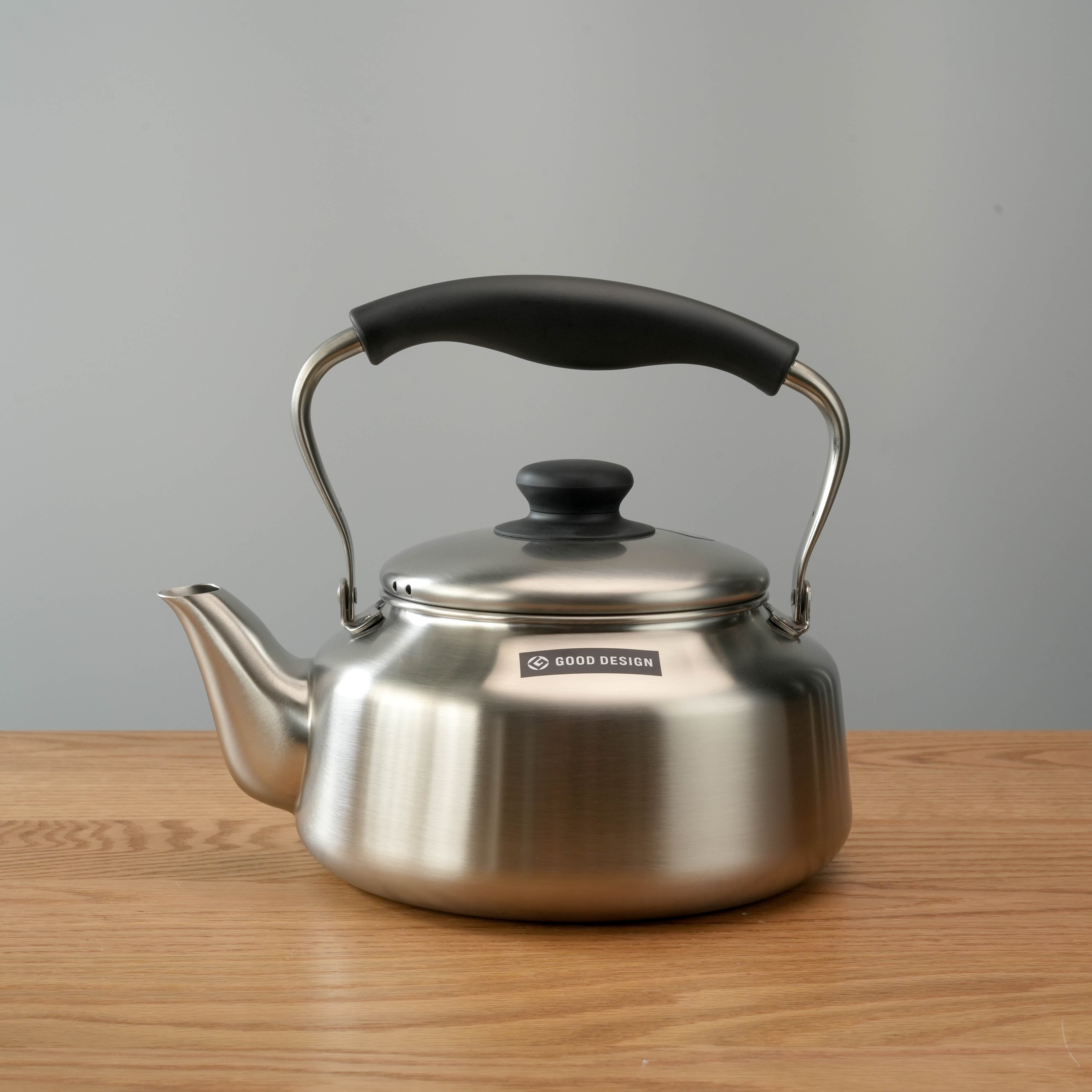 Sori Yanagi Kettle - Stainless Steel Kettle with matte finish and ergonomic black handle, ideal for modern kitchens and all stovetops.
