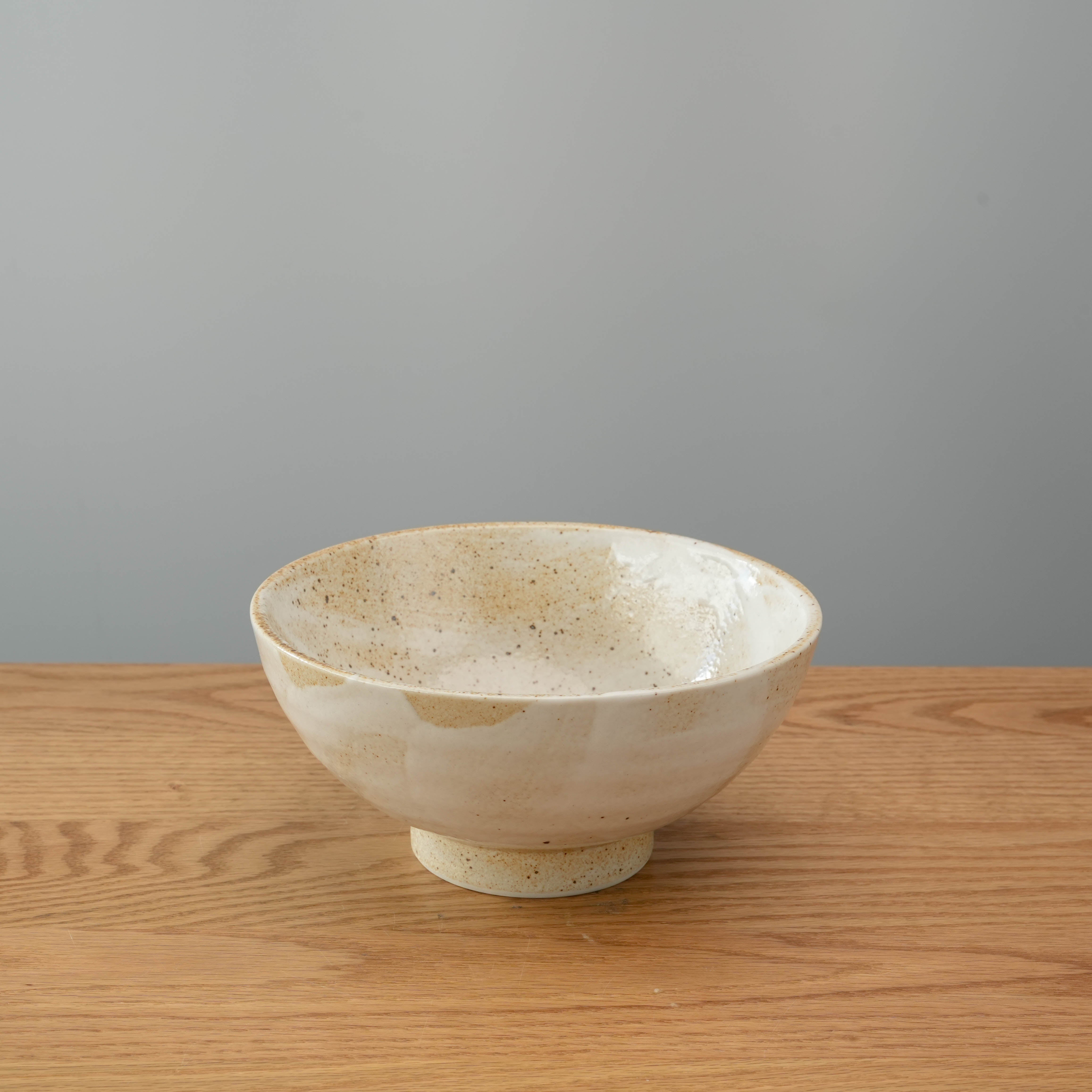 Mino Ware Donburi Bowl with Wabi Sabi design, featuring a rustic beige glaze and speckled finish. Ideal for rice, noodles, or soups.