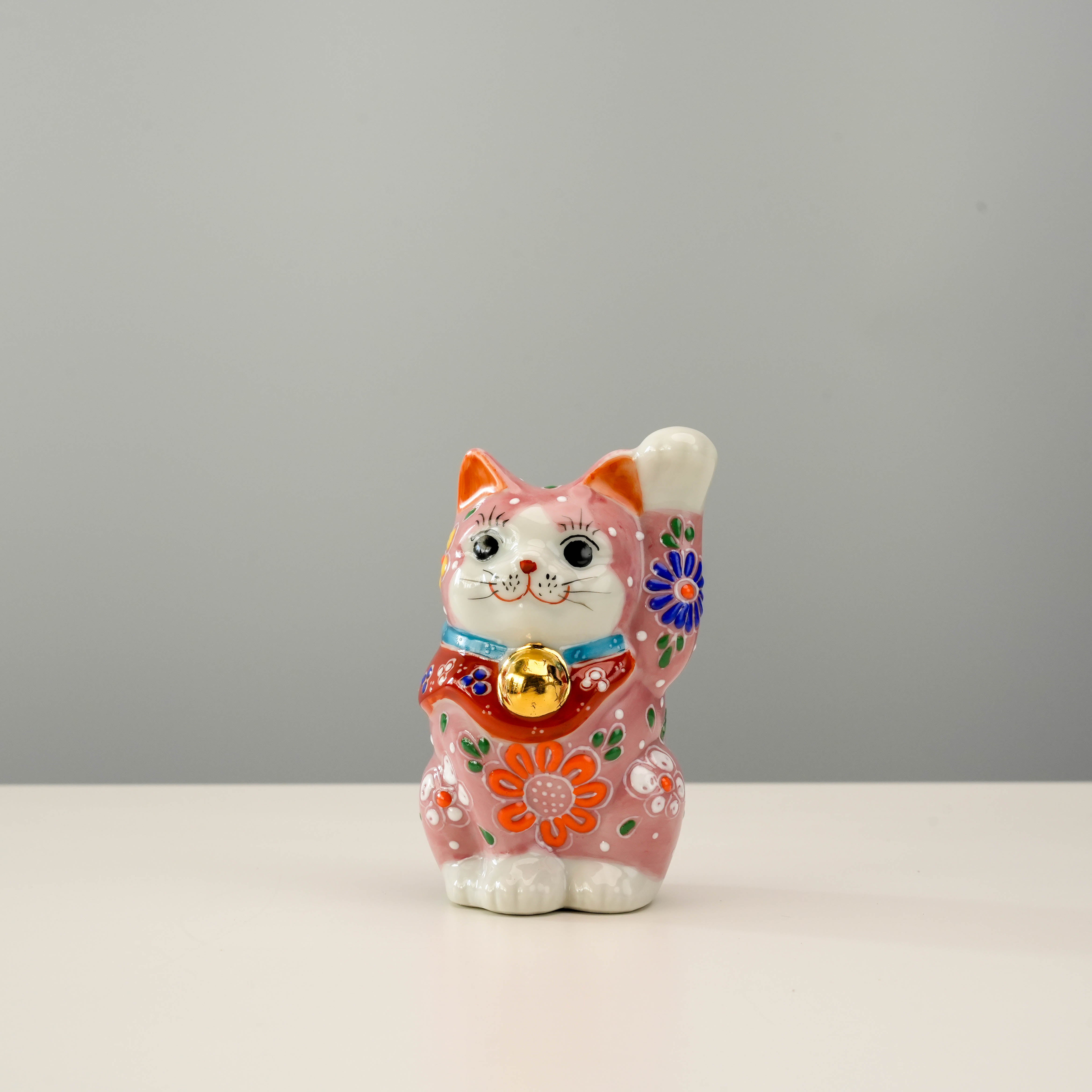Kutani Ware Cat Ornament – Pink Floral
