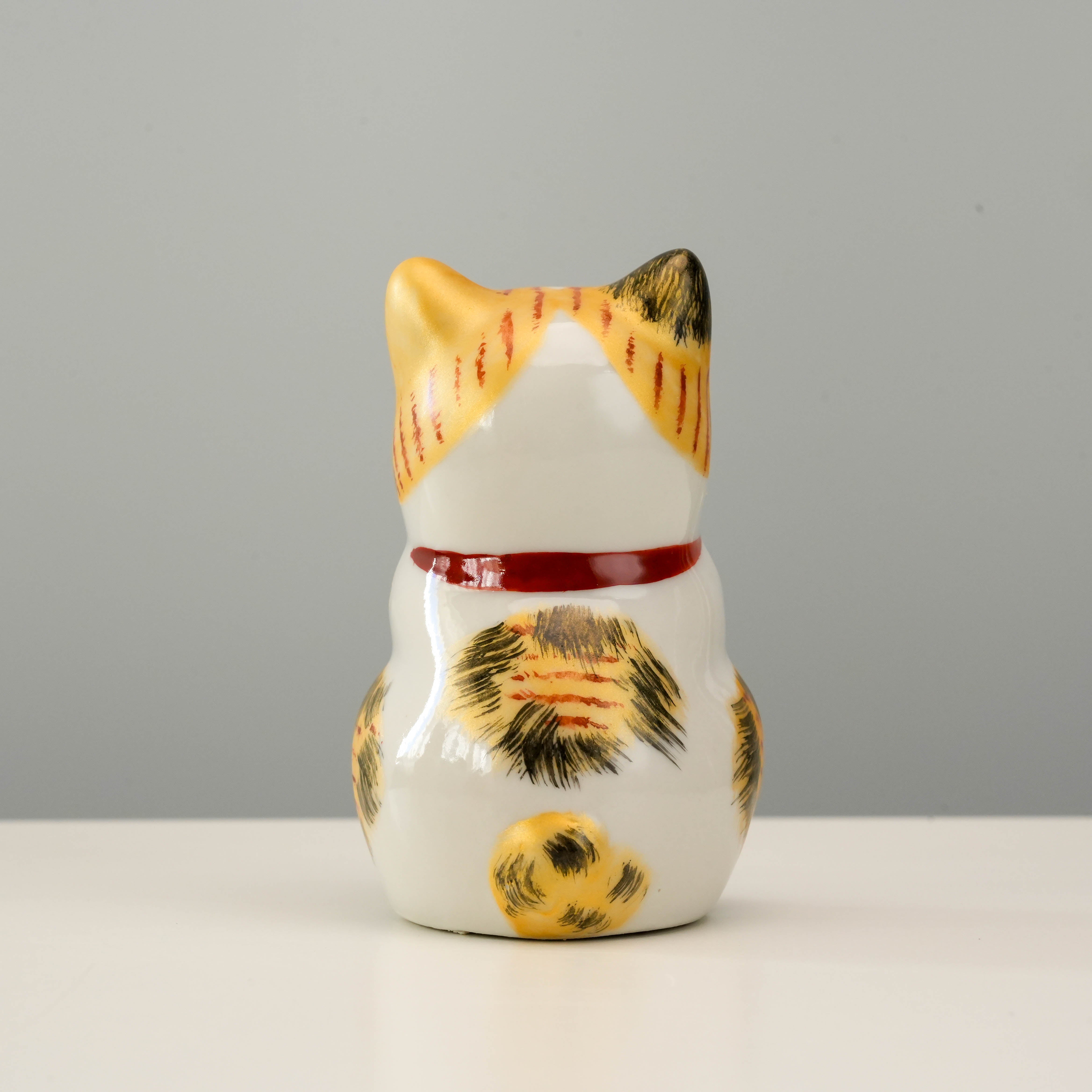 Kutani Ware Cat Ornament – Calico Begging Cat with Gold Detailing