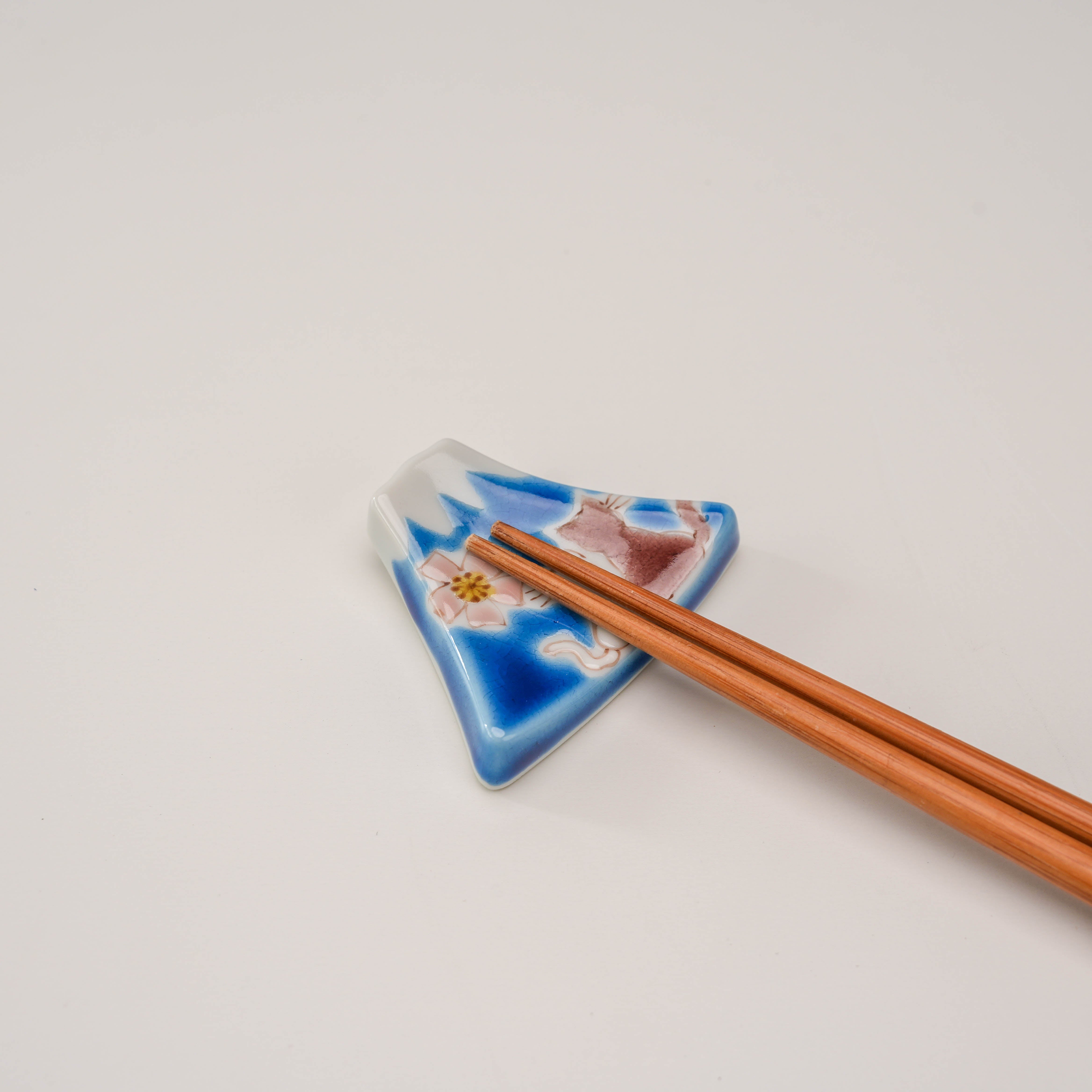 Blue Kutani Ware Fuji & Cats chopstick rest in use, showcasing hand-painted detail and elegant Japanese craftsmanship for dining decor.