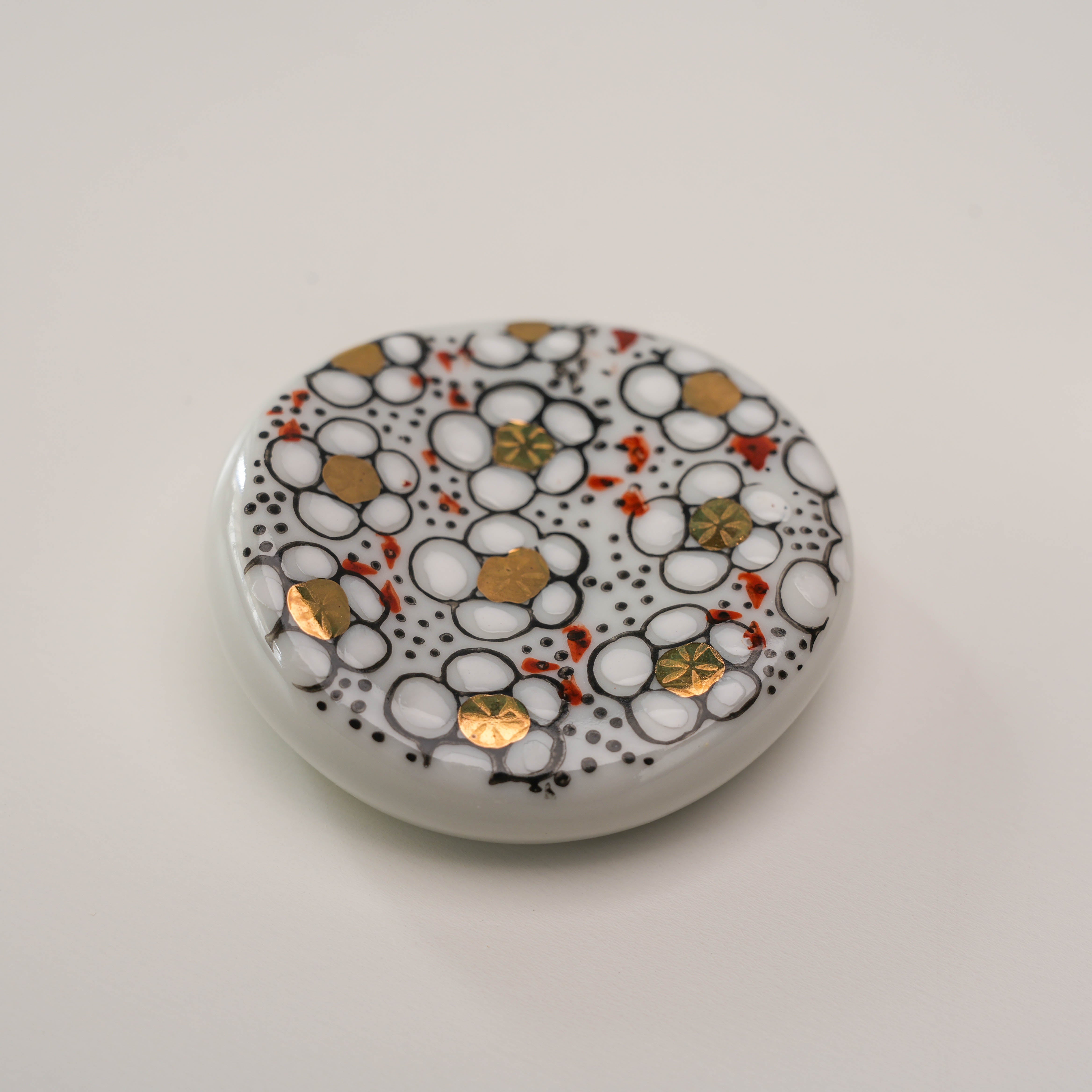 Close-up of white Kutani Ware Plum Blossom Chopstick Rest with gold and red floral accents, ideal for elegant tableware settings.