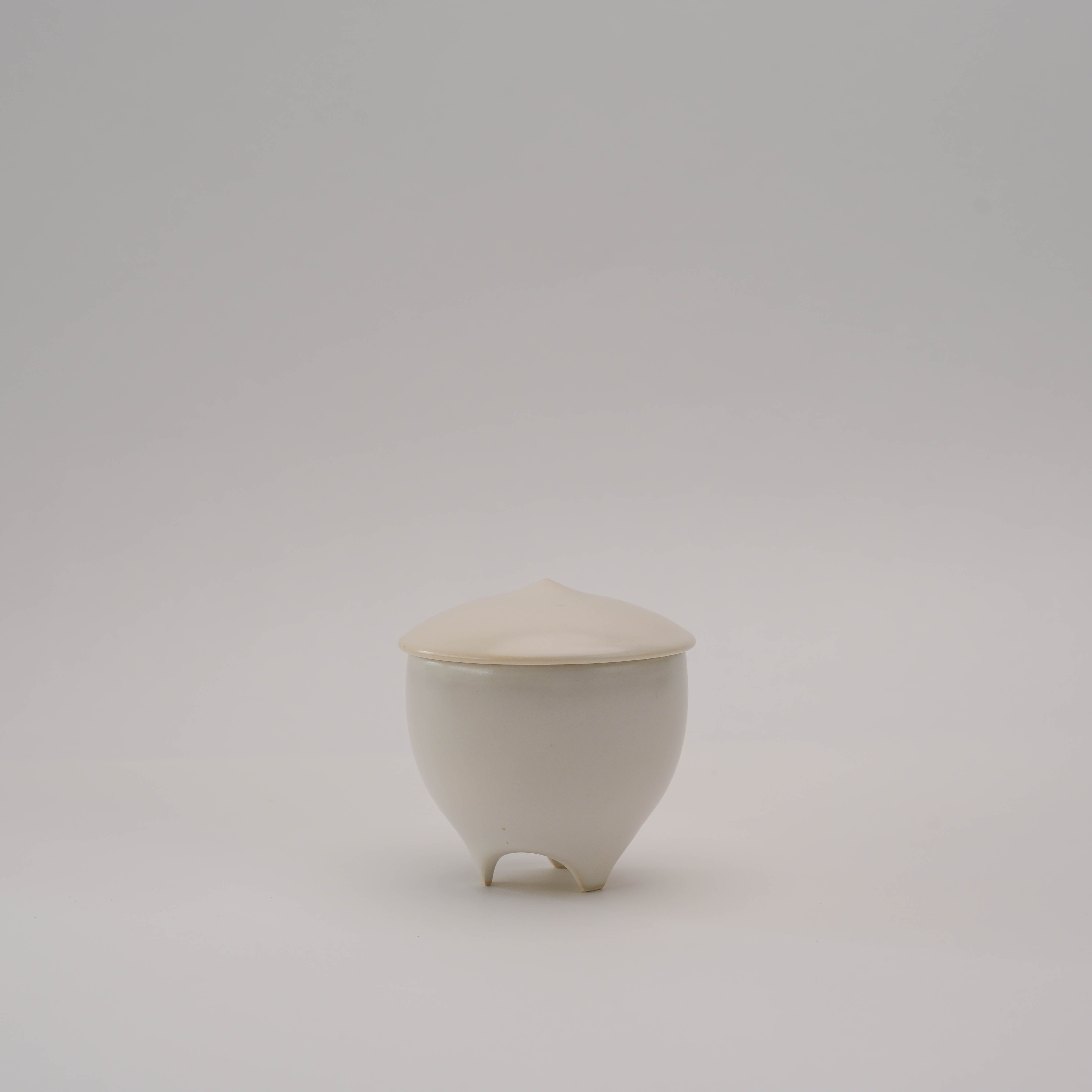 Shoyeido Incense Censer - Shiro with lid on, featuring a minimalist white ceramic design ideal for modern home fragrance decor.