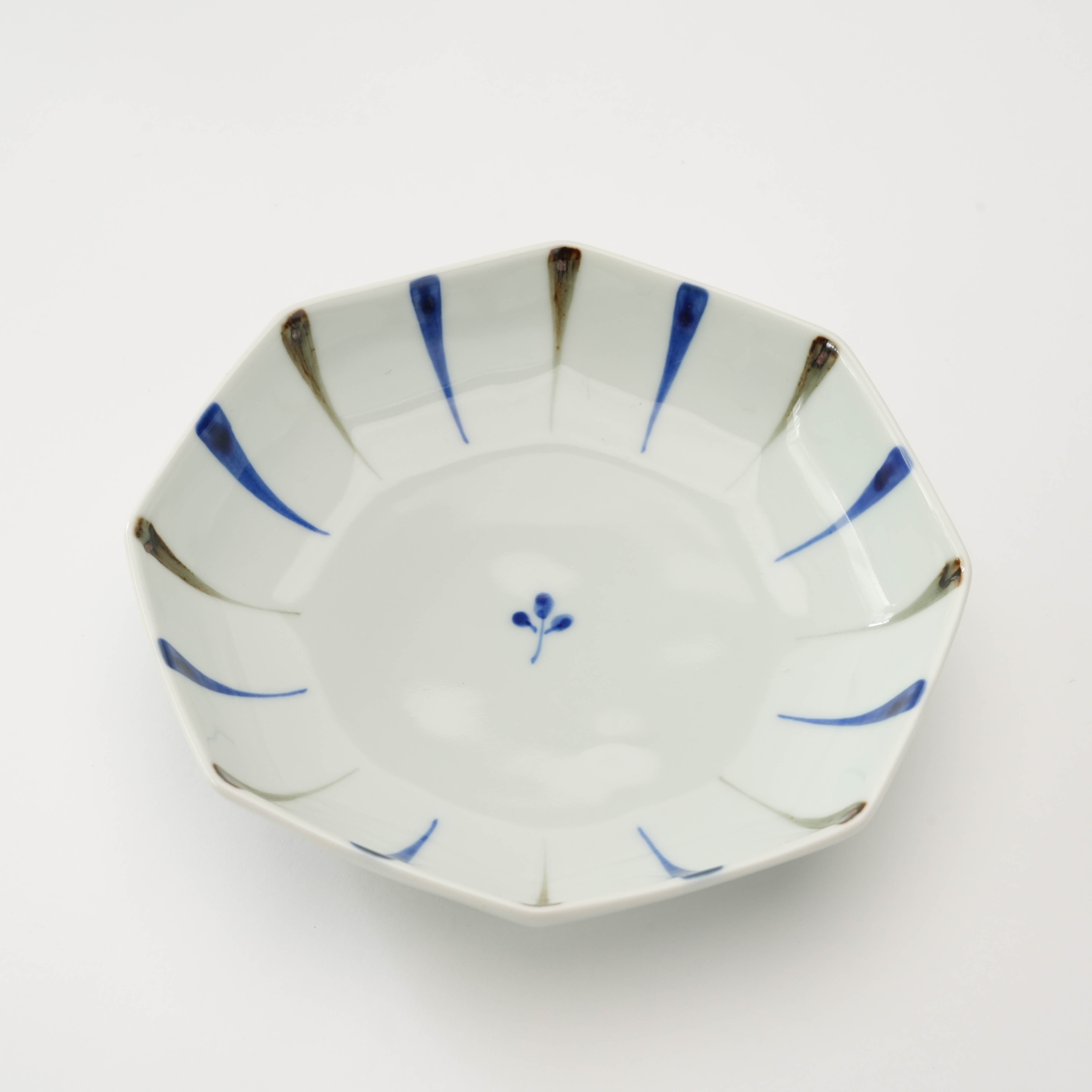 Top view of Arita Ware Minori Octagonal Small Plate featuring minimalist floral motif and elegant Japanese craftsmanship for modern table settings.
