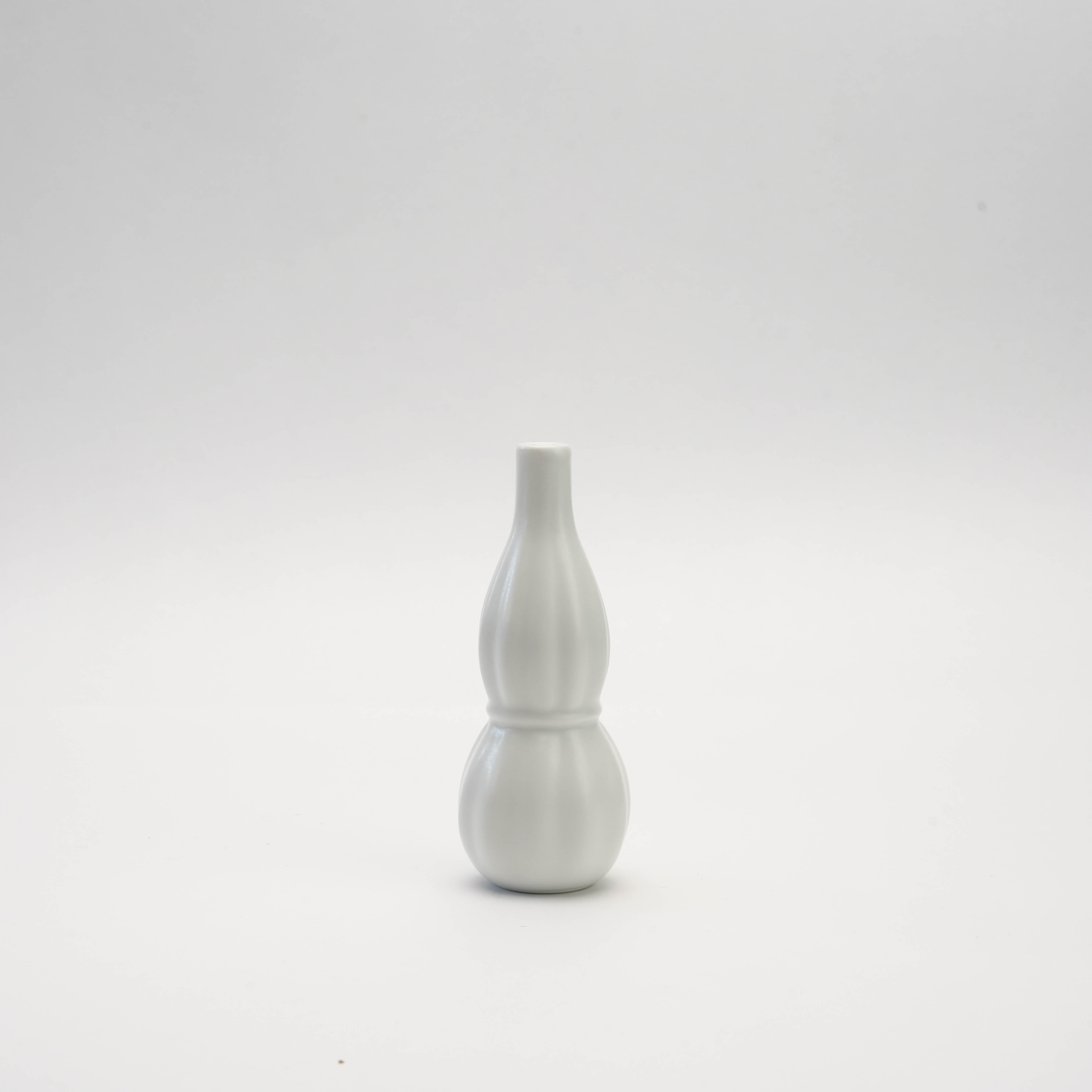 Arita Ware Flower Vase - Ribbed Ceramic in white with a slender, double-gourd shape. Ideal for single stems, perfect for minimalist decor.