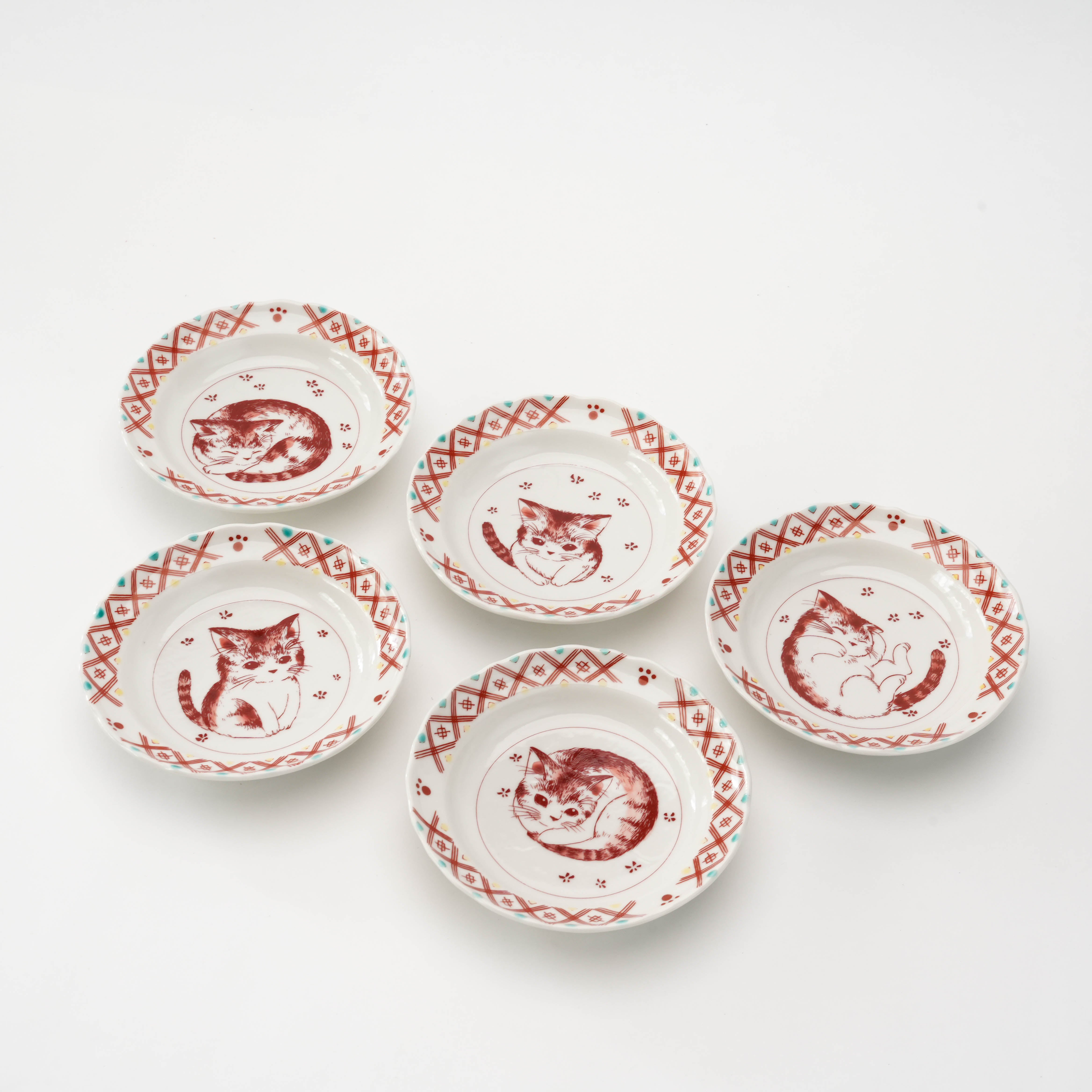 Kutani Ware Cat Mini Set-Small Plate Set features 5 porcelain plates with red kitten illustrations and geometric borders, ideal for condiments or sweets.