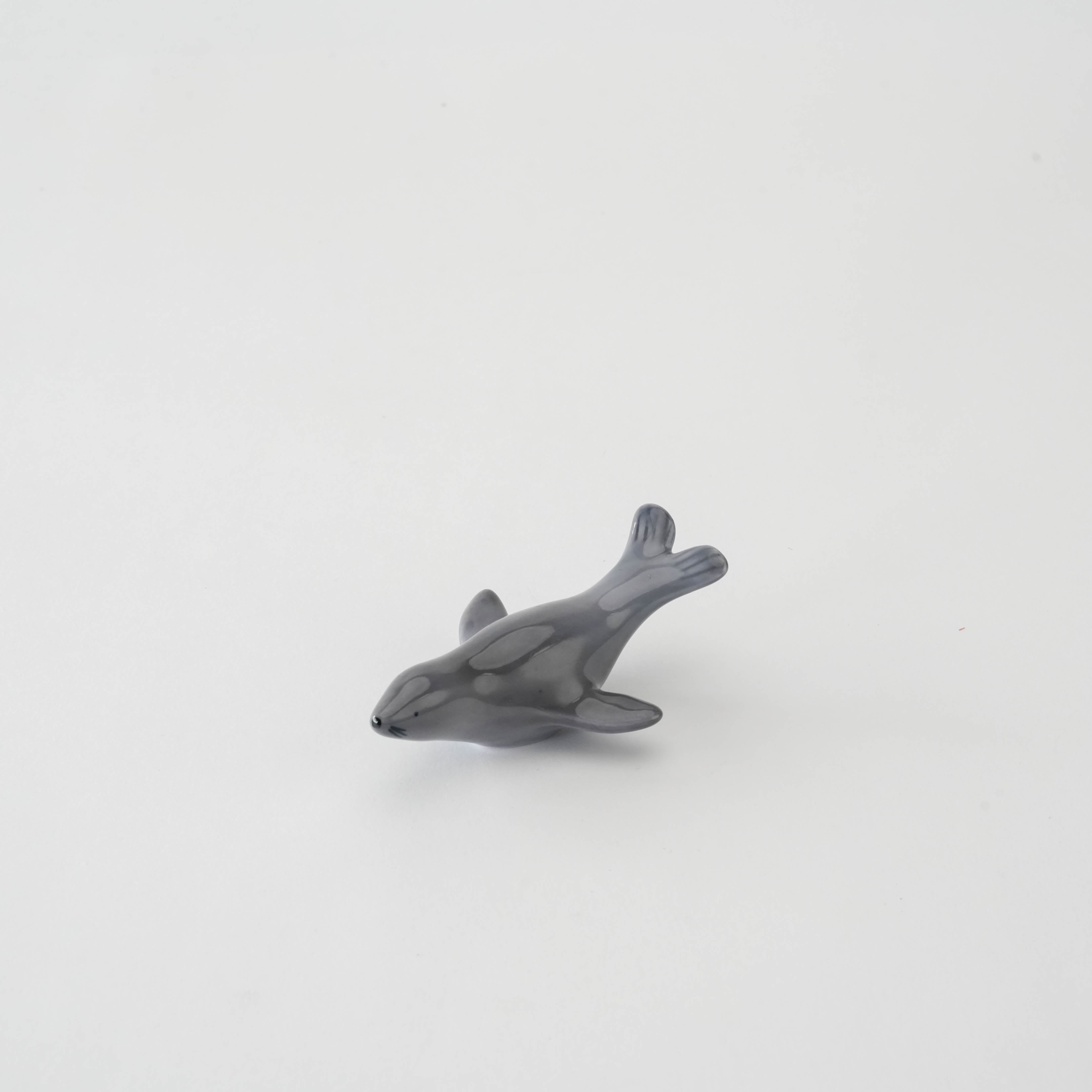 Arita Warehouse Chopstick Rest - Fur Seal Design in glossy gray porcelain, ideal for ocean-themed table settings and elegant dining decor.