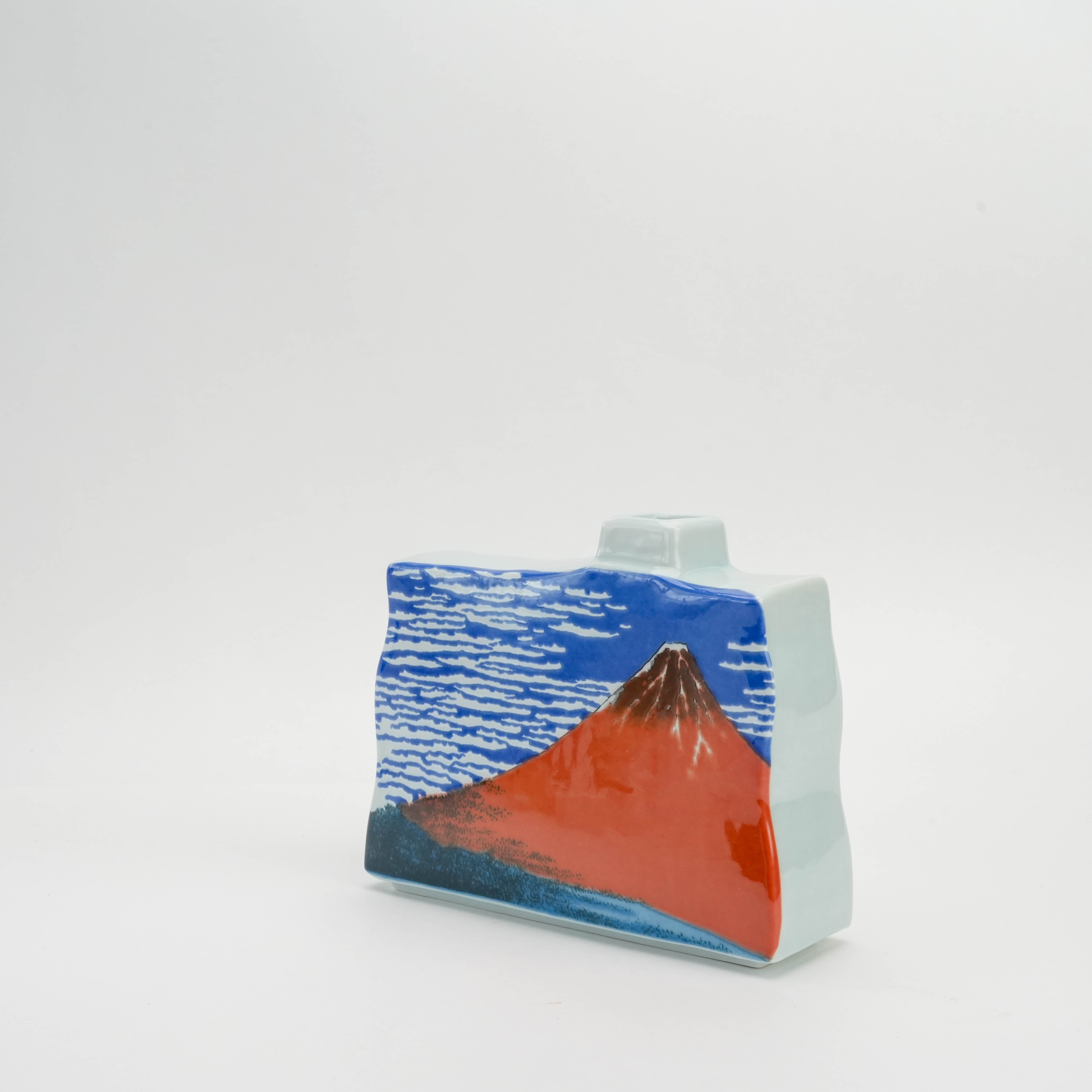 Side view of Red Fuji Ikebana Vase showcasing Mt. Fuji under a clear sky. A Kutani Ware Japanese vase perfect for ikebana and artistic display.