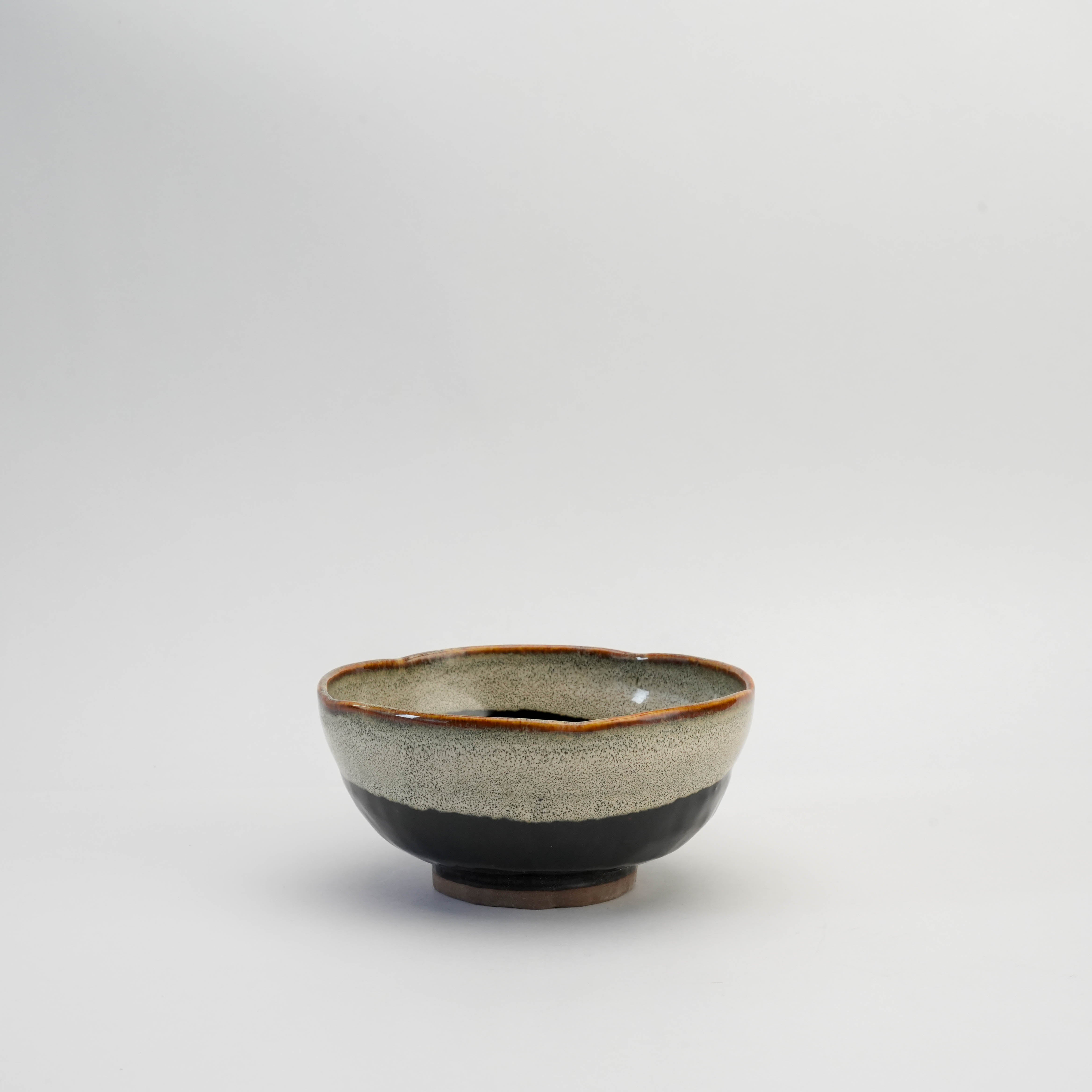 Mino Ware Donburi Bowl - Japanese Bowl | Two-Tone Design featuring a rustic beige and black glaze, ideal for rice or noodle dishes.