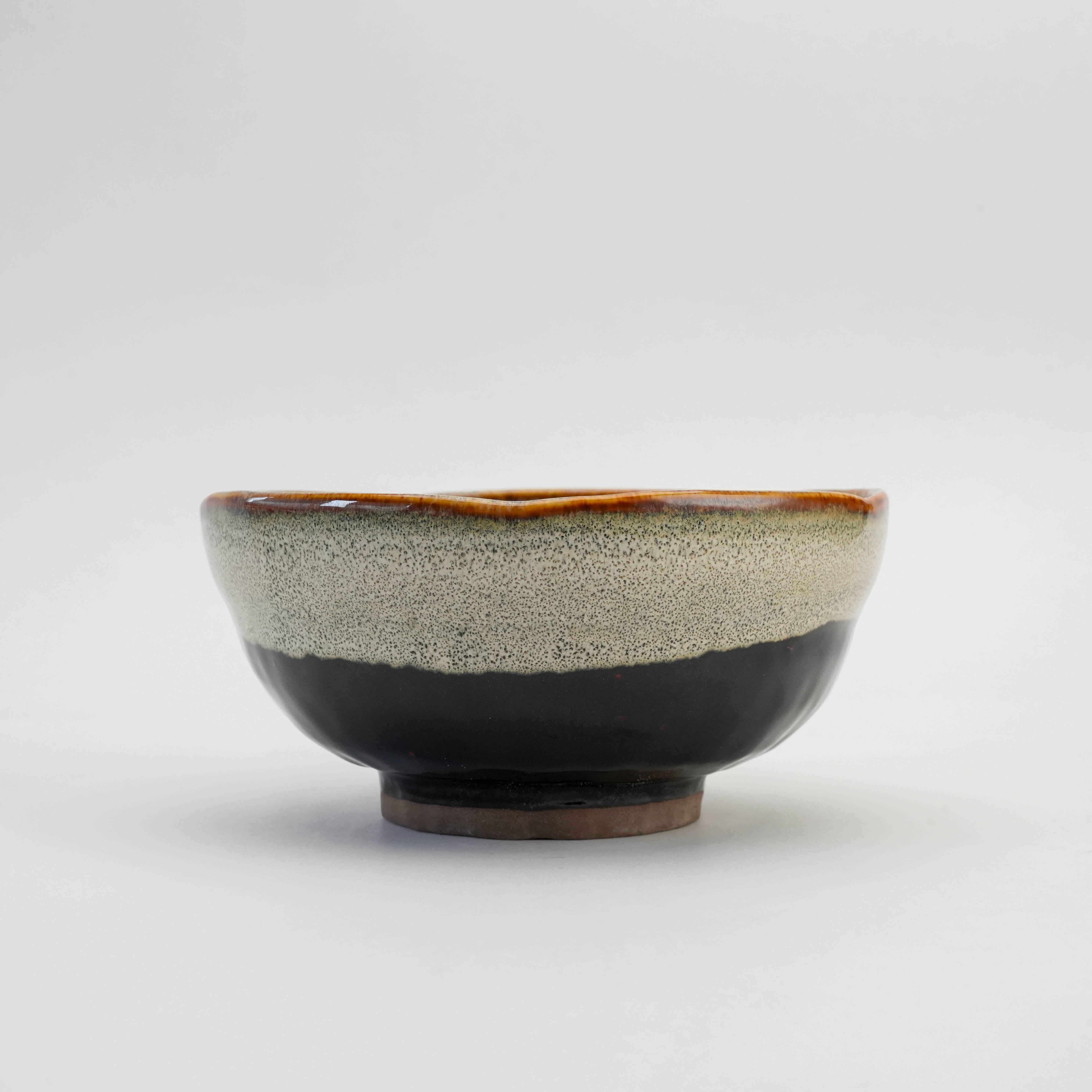 Side view of Mino Ware Unofu Tenmoku Donburi Bowl with a smooth two-tone finish, perfect for traditional Japanese dining settings.