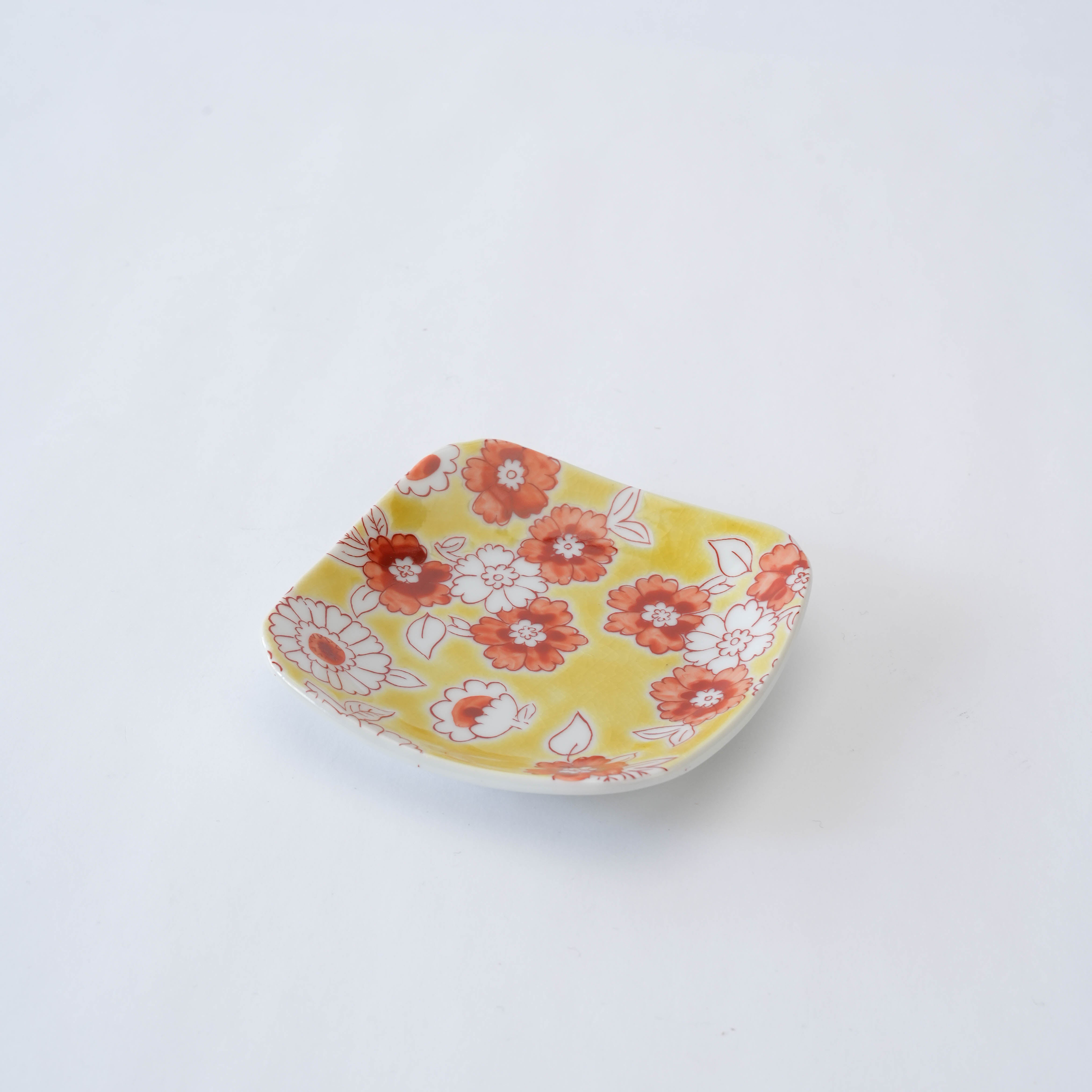 Kutani Ware Flower Shower Small Plate – Yellow