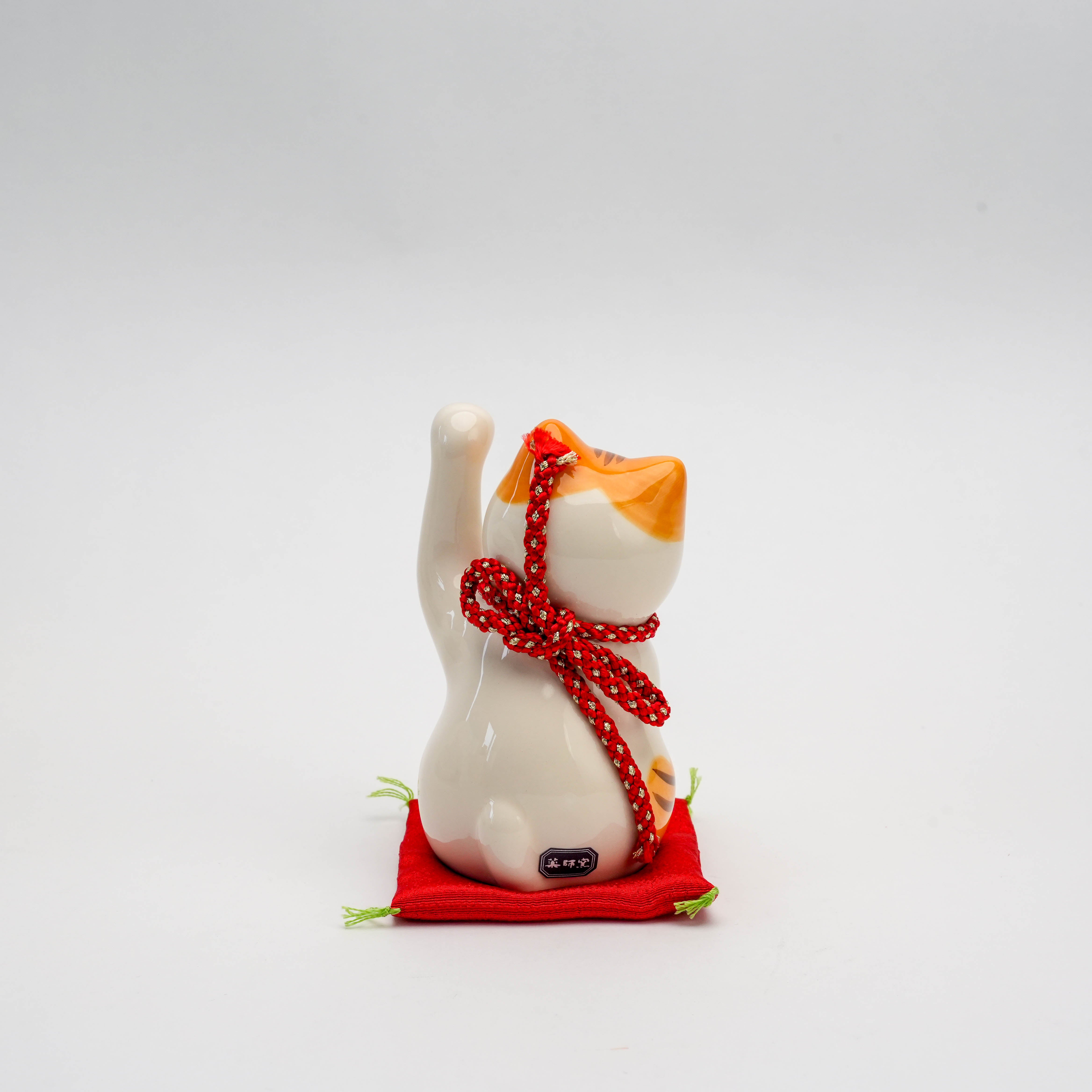 Yakushigama Healthy Longevity Beckoning Cat