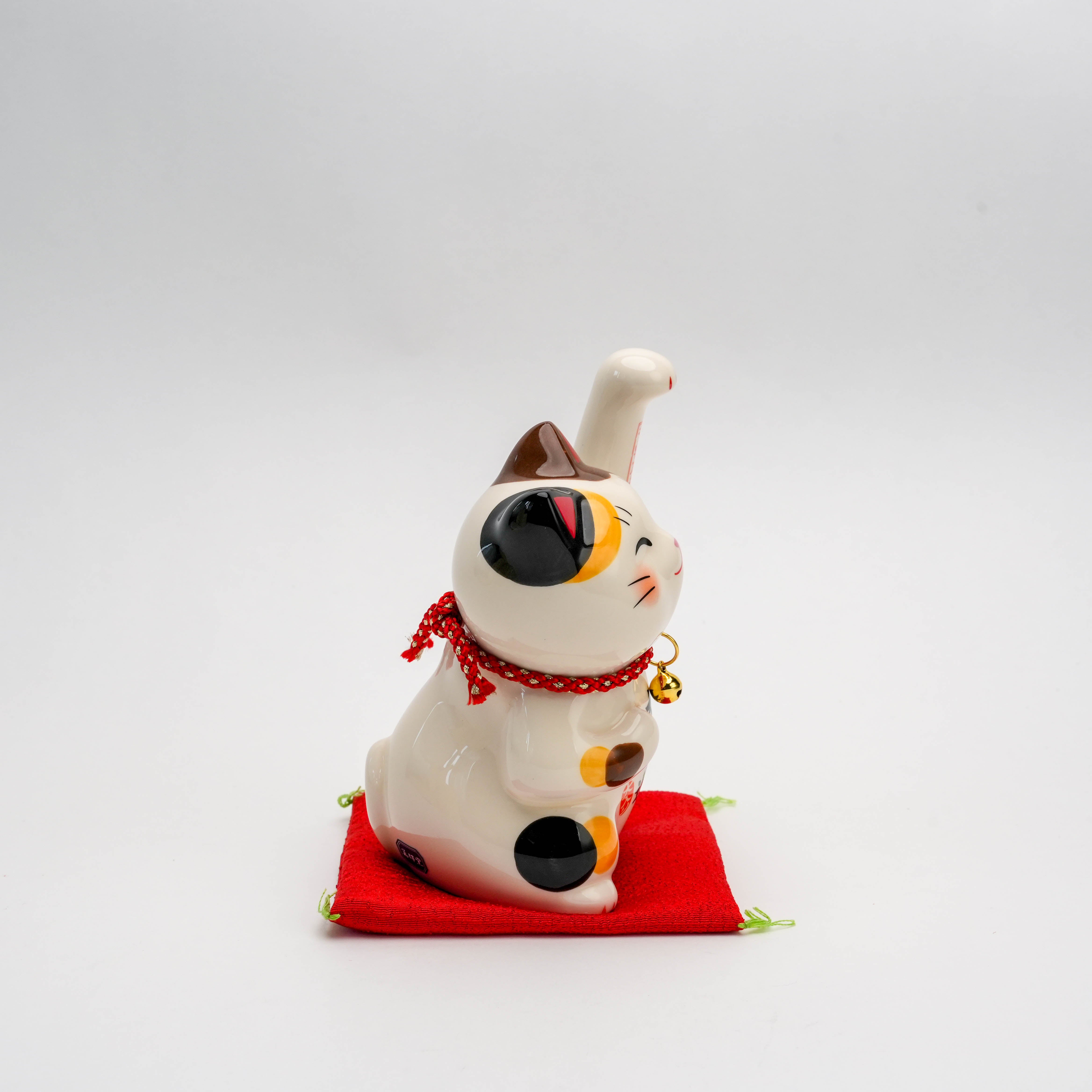 Yakushigama Welcome Great Fortune Beckoning Cat