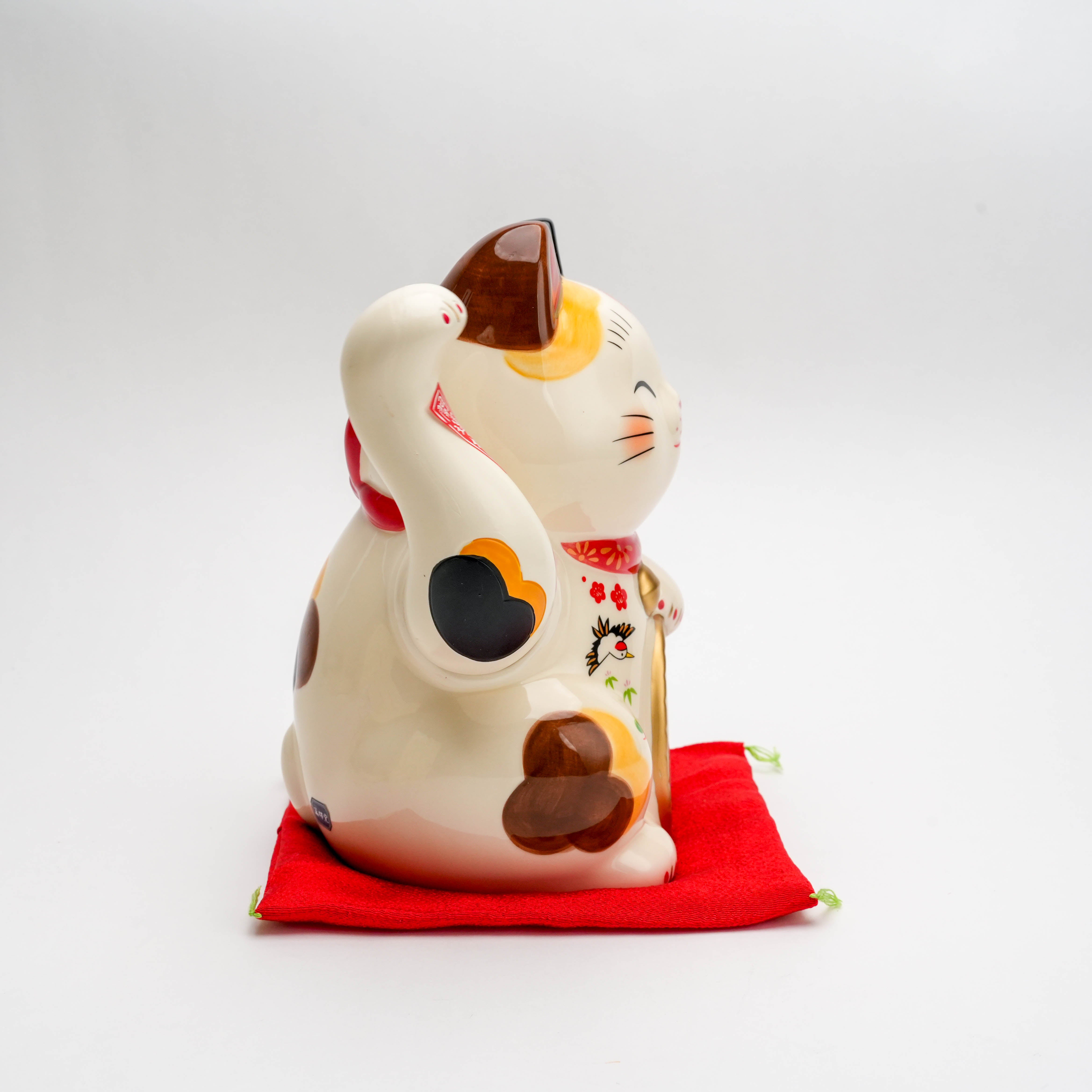 Yakushigama Colored Gold-embossed Electric Beckoning Cat