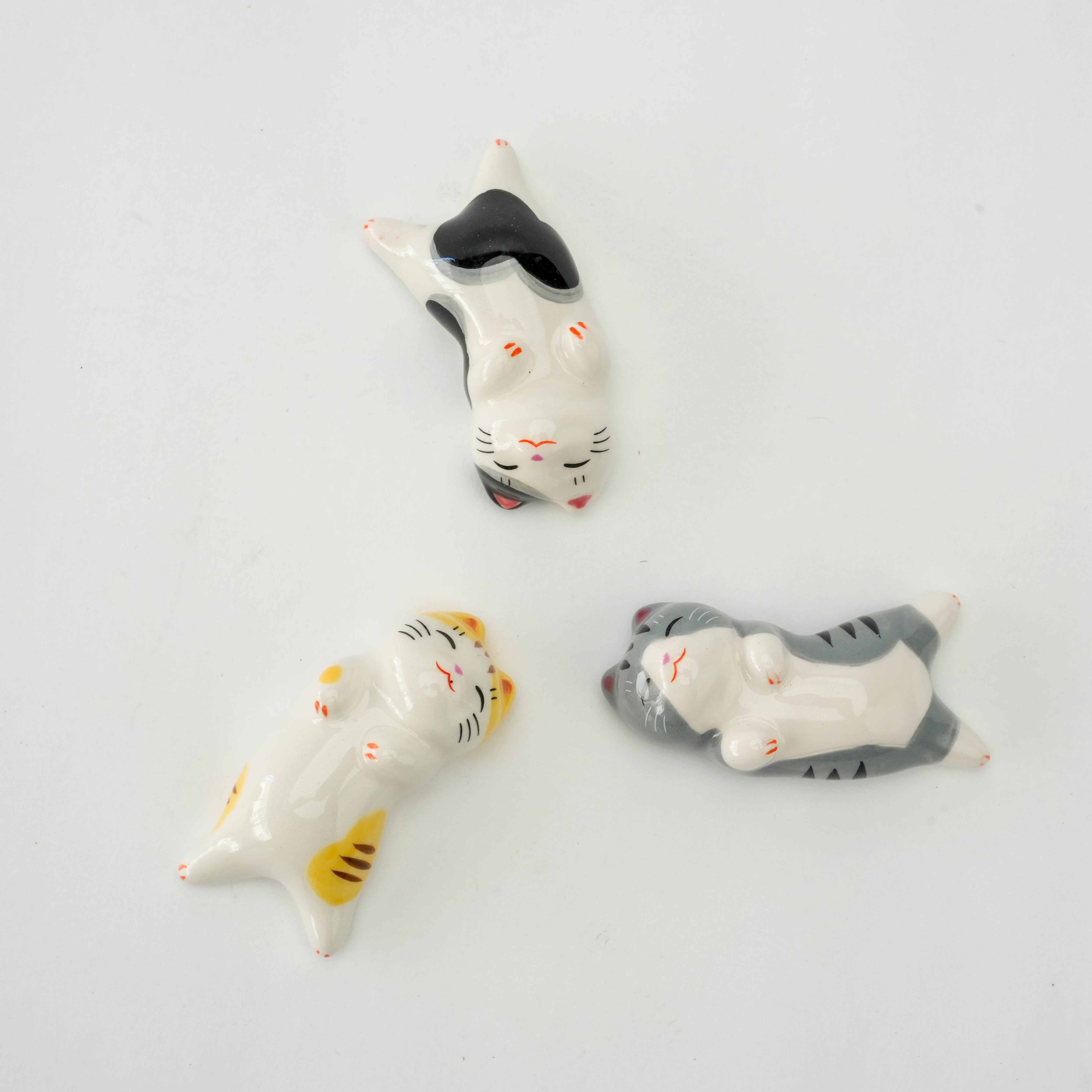Yakushigama Cat Lying Down Chopstick Rest 3 Set