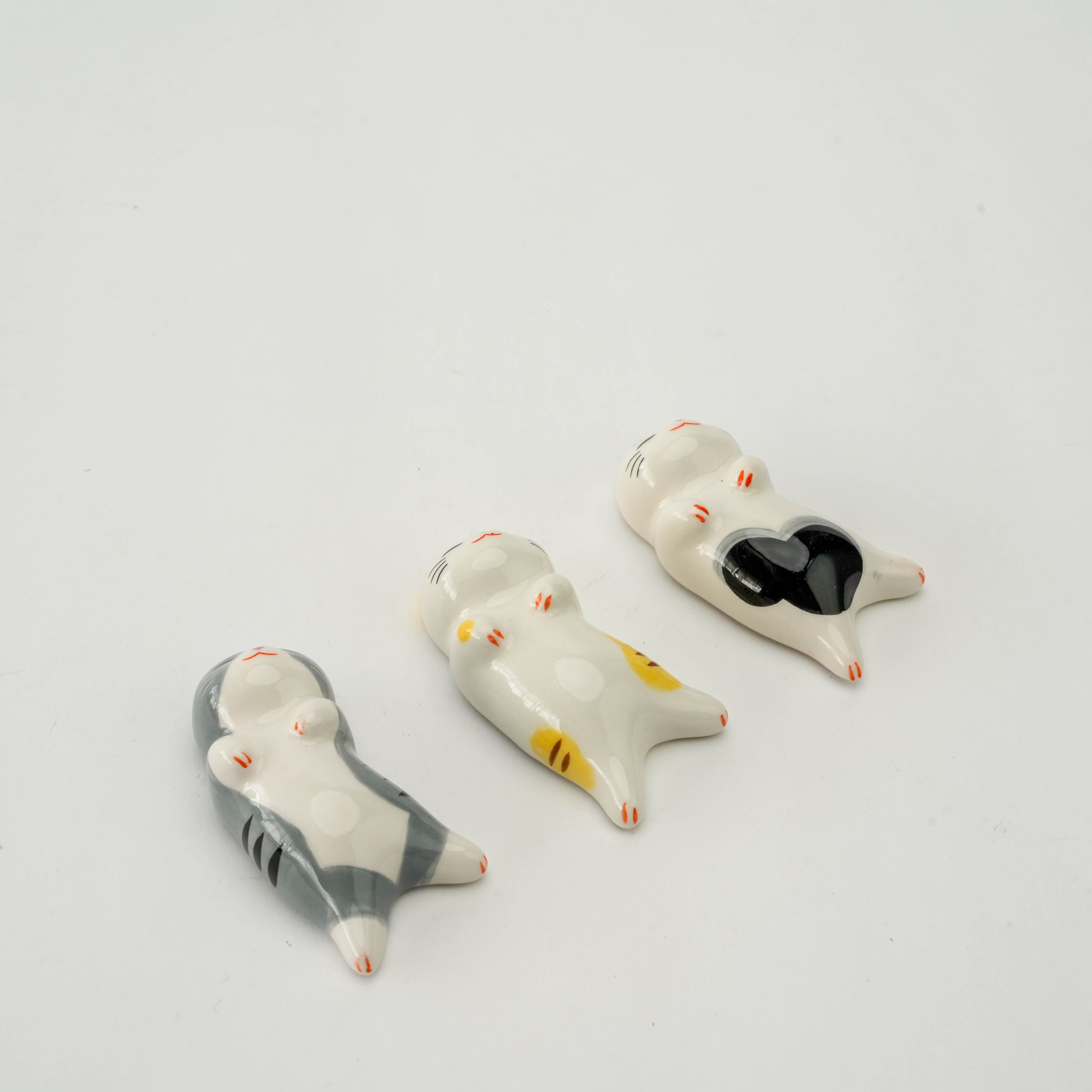 Yakushigama Cat Lying Down Chopstick Rest 3 Set