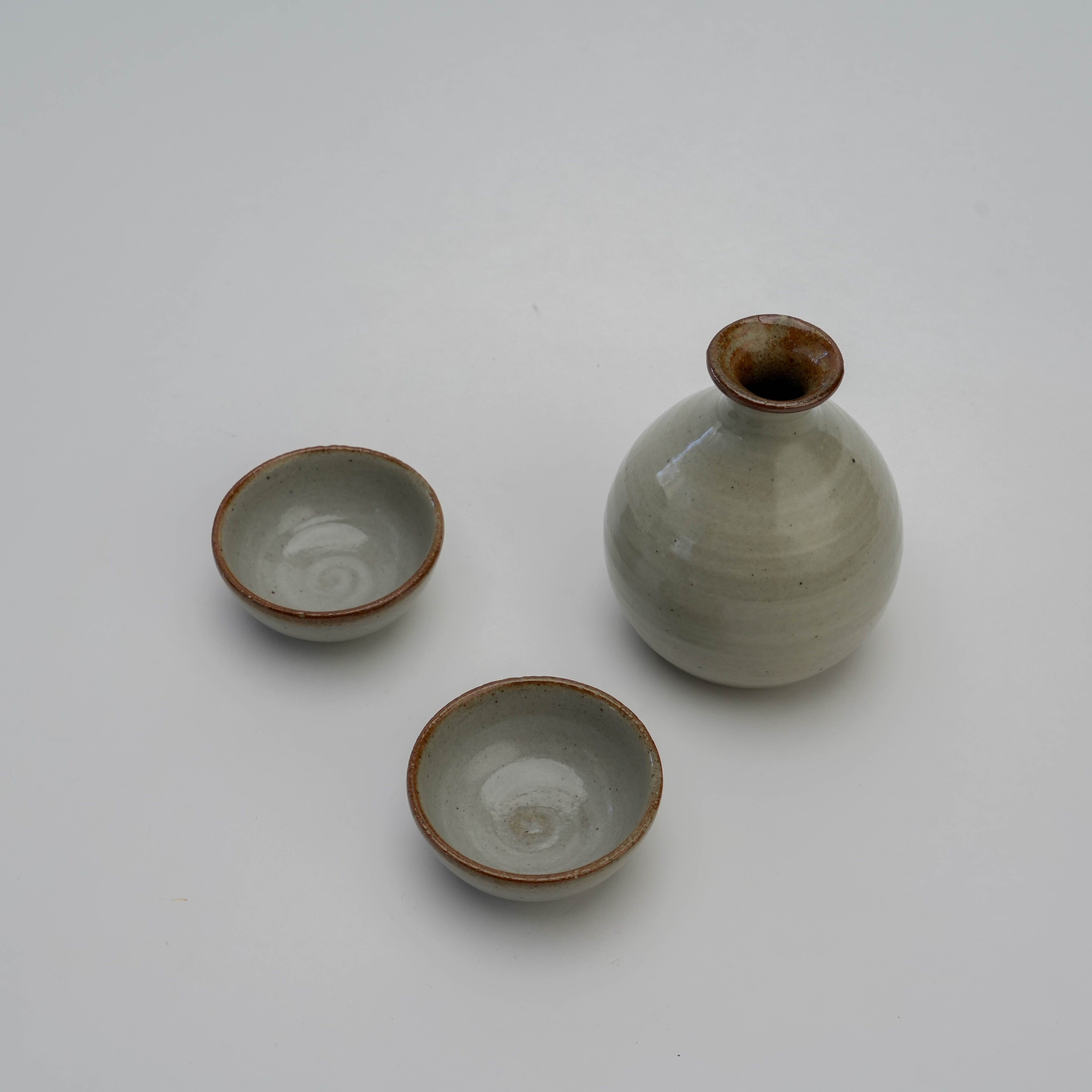 Arita Ware Karatsu Kohiki Sake Set
