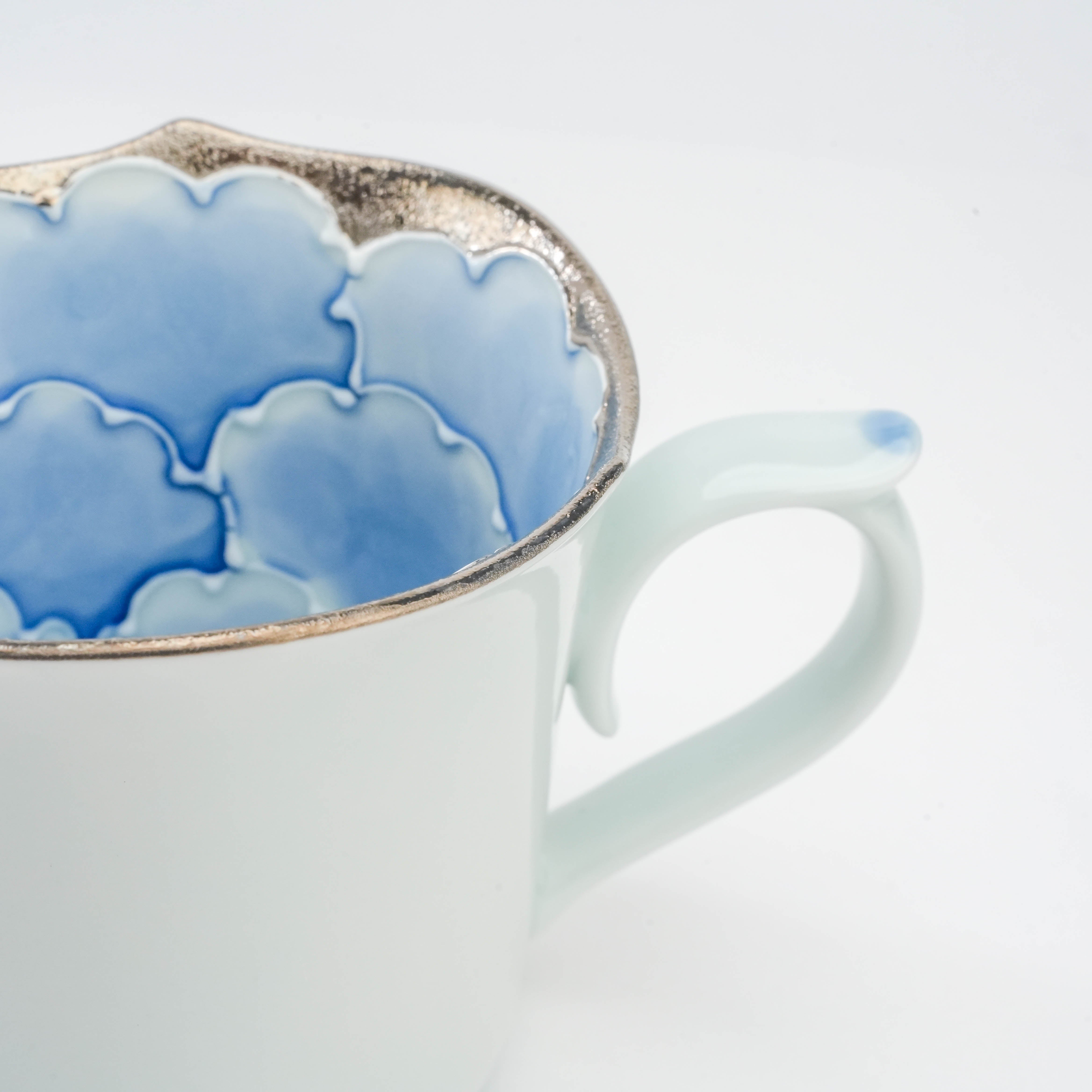 Arita Ware Bunzan Kiln Peony Mug – Blue & Silver Inner Pattern