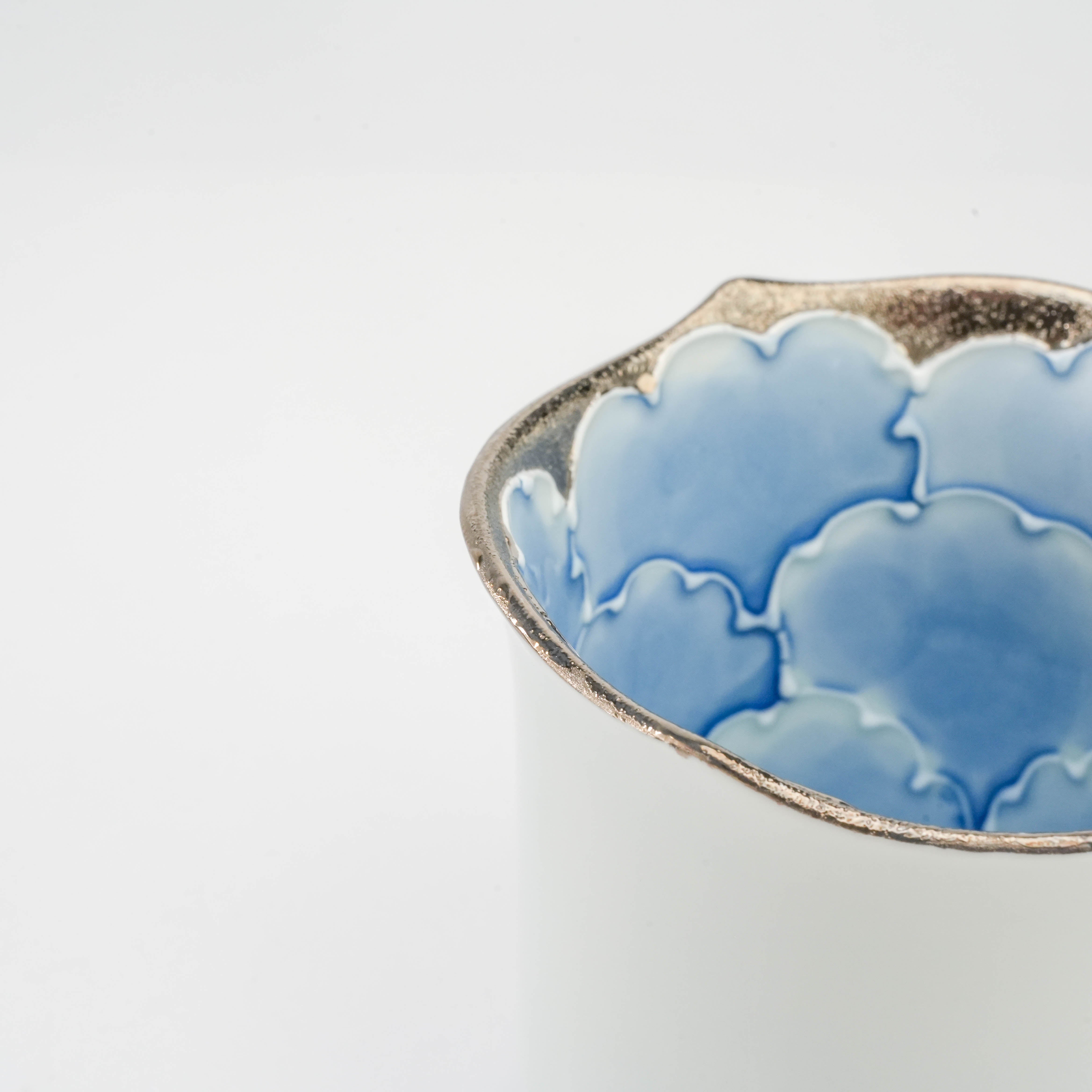 Arita Ware Bunzan Kiln Peony Mug – Blue & Silver Inner Pattern