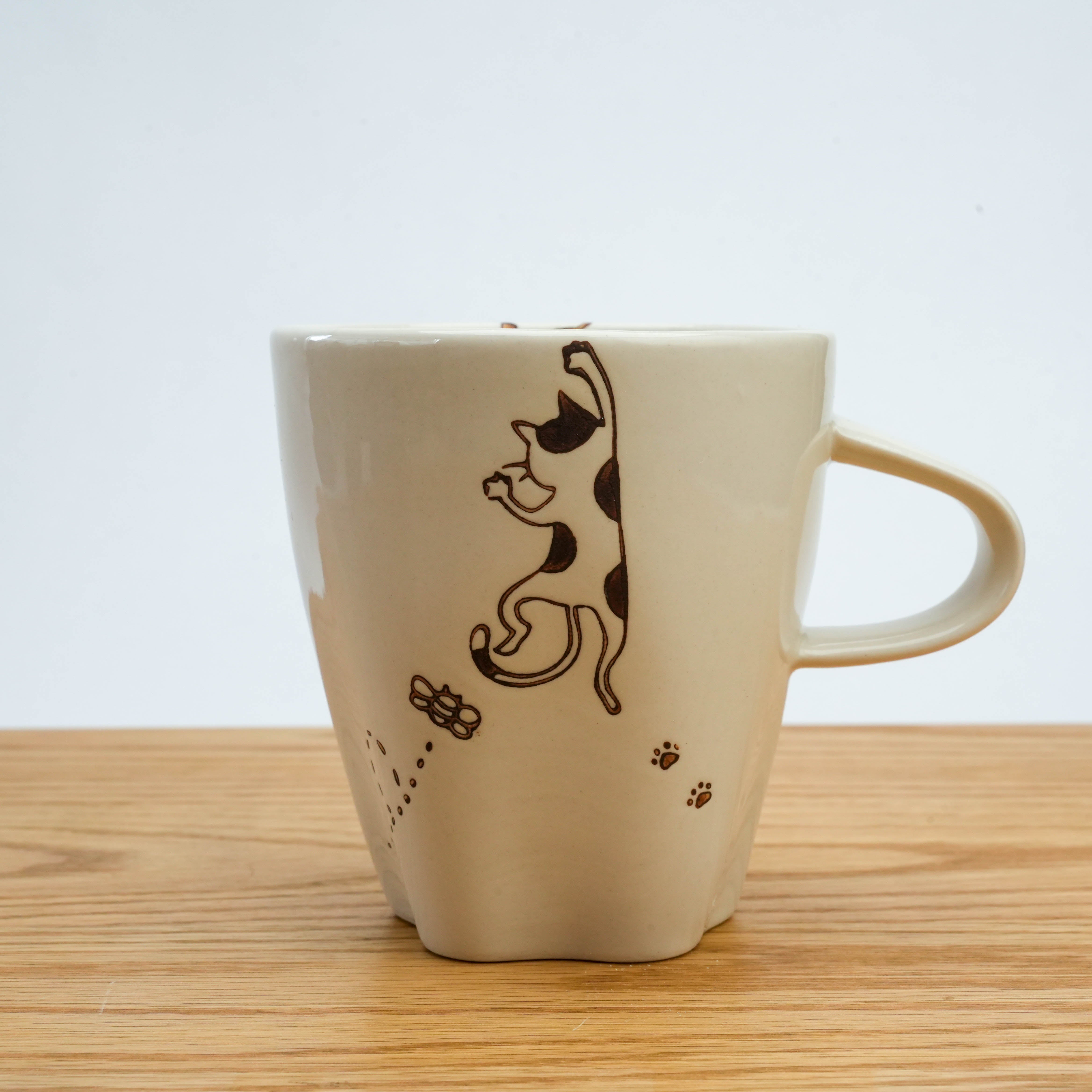 Hasami Ware Hanging Cat Paw Mug