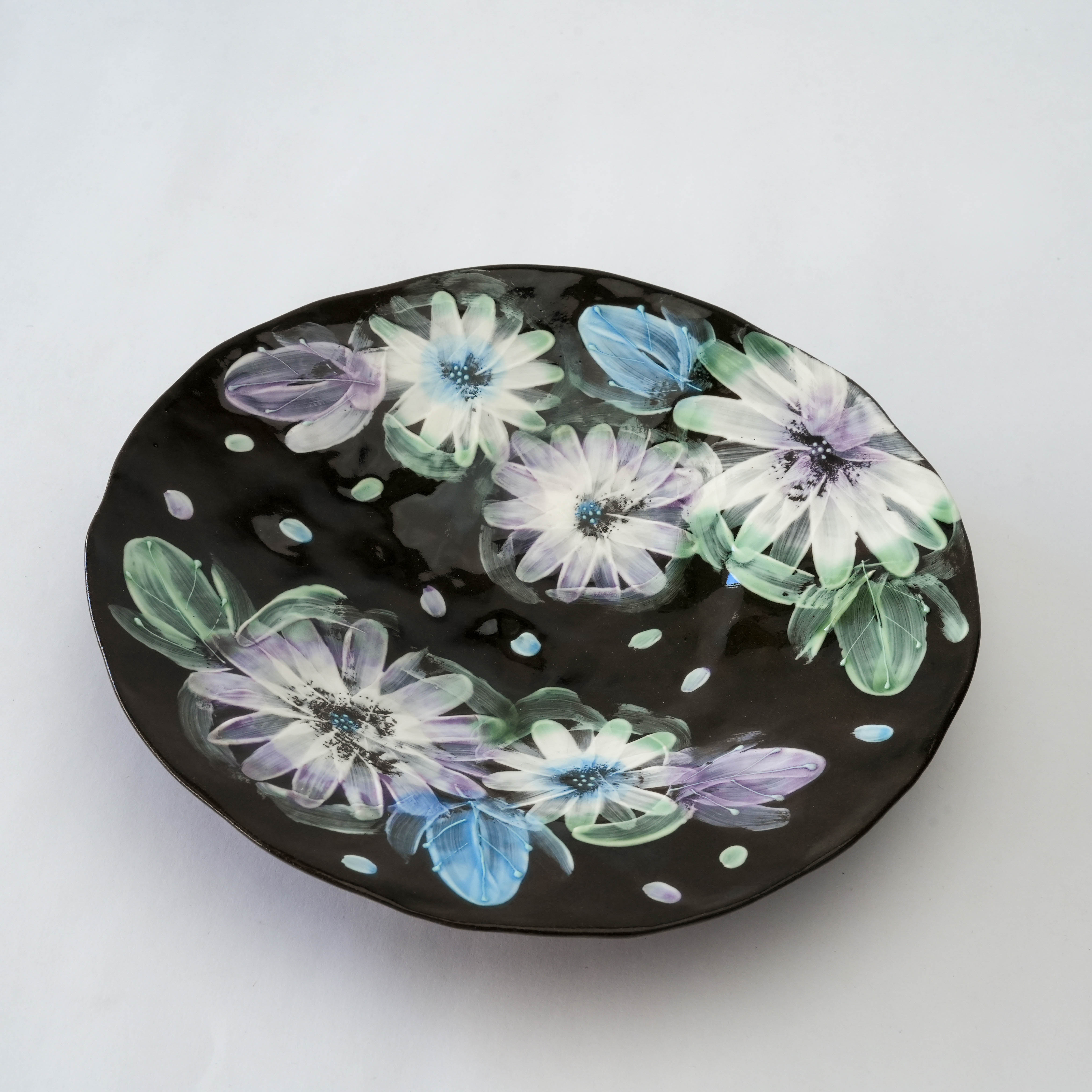Seto Ware Floral Pasta Plate – Violet on Black