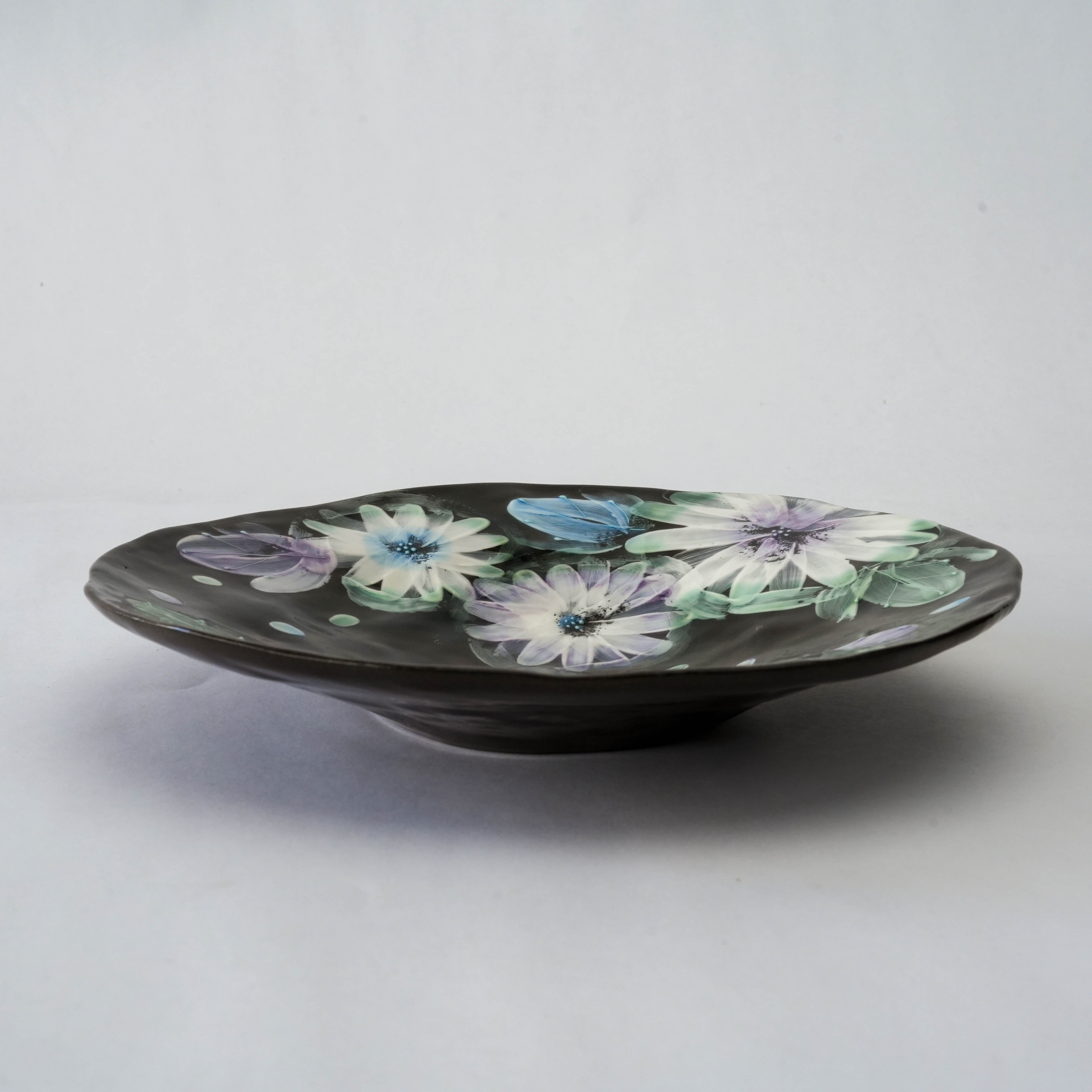 Seto Ware Floral Pasta Plate – Violet on Black