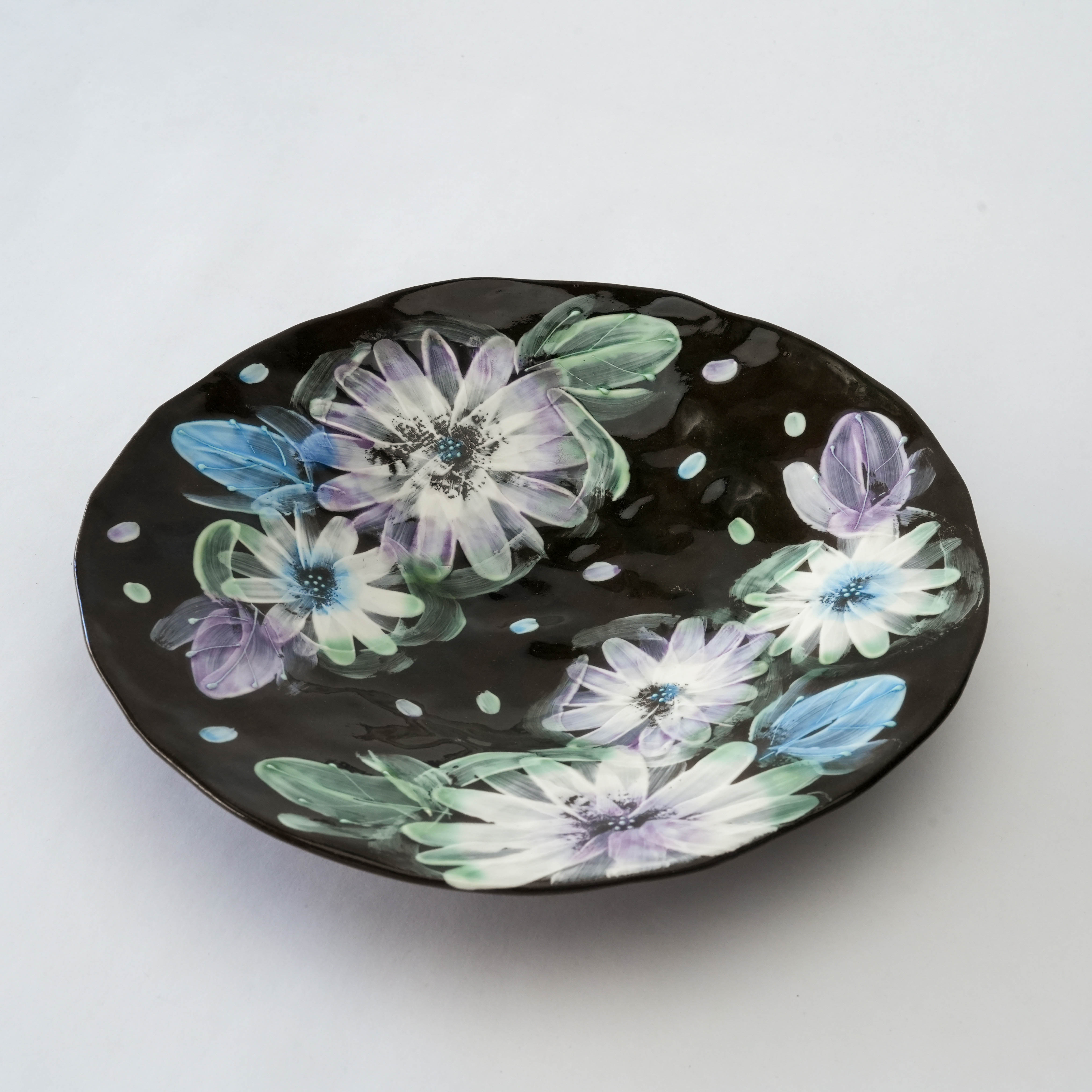 Seto Ware Floral Pasta Plate – Violet on Black