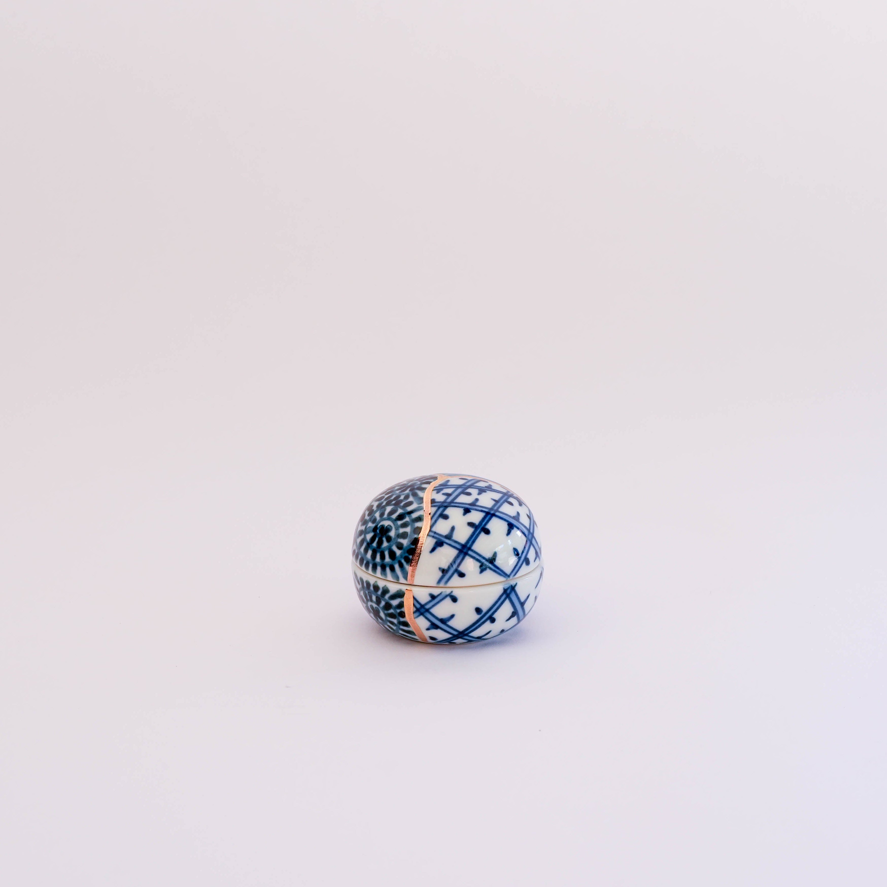 Arita Ware kintsugi-style Round Delicacy Container