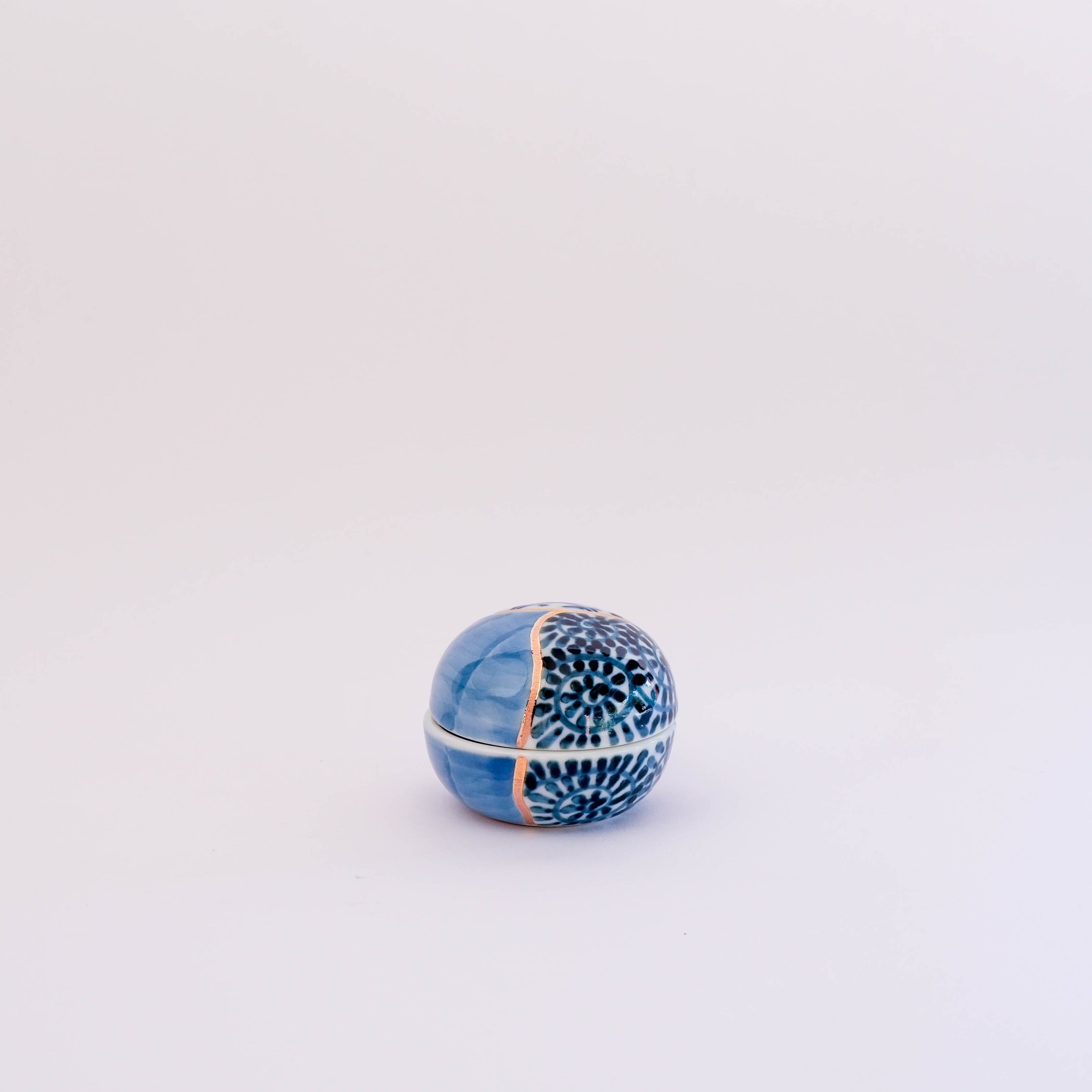 Arita Ware kintsugi-style Round Delicacy Container