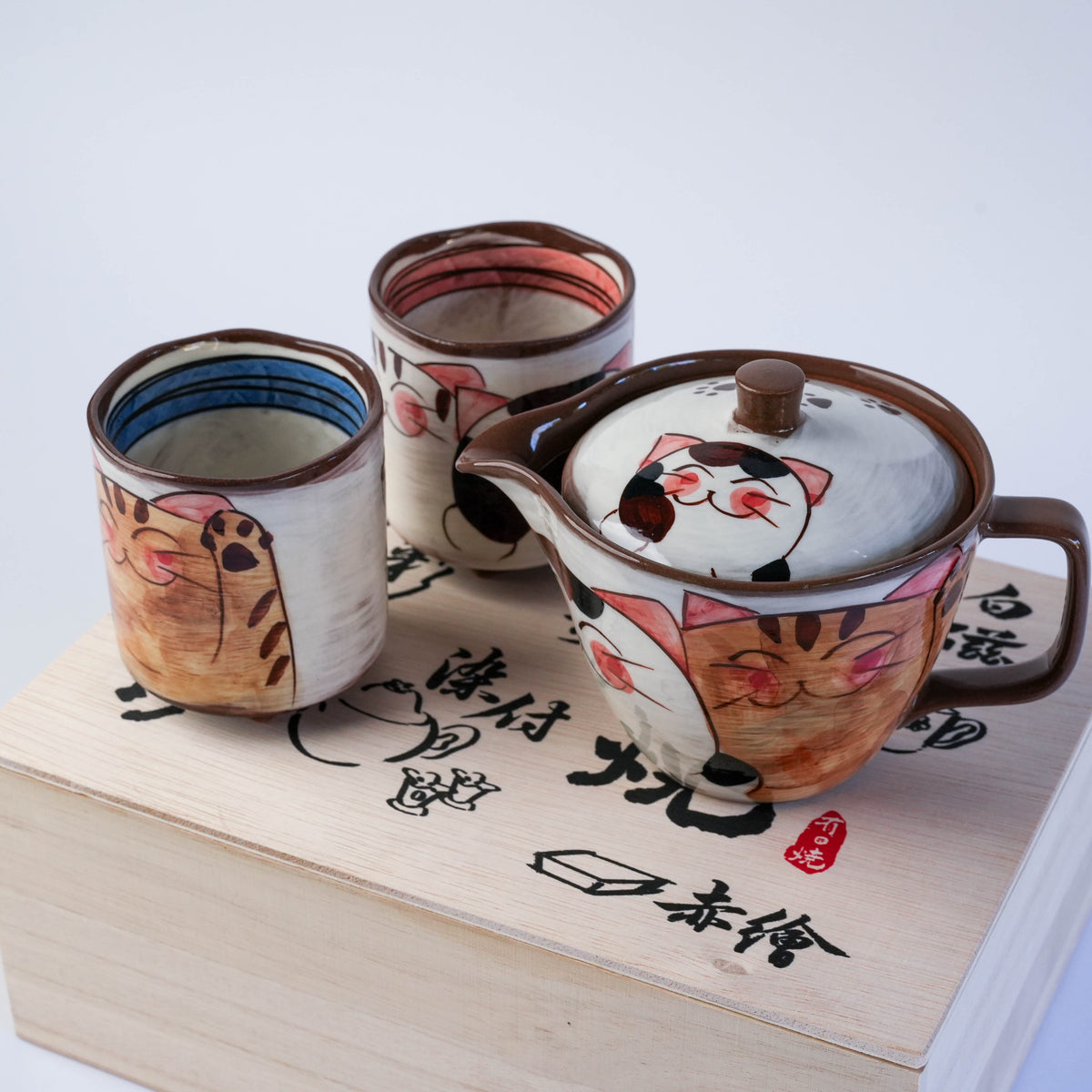 Hasami Ware Three Friendly Cats Tea Set