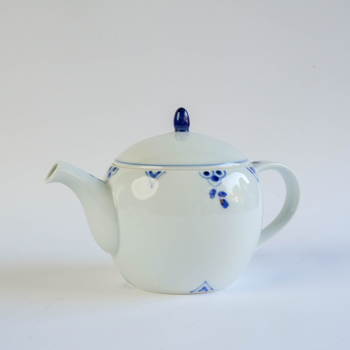 Arita Ware Blue Blossom Canelé Tea Set