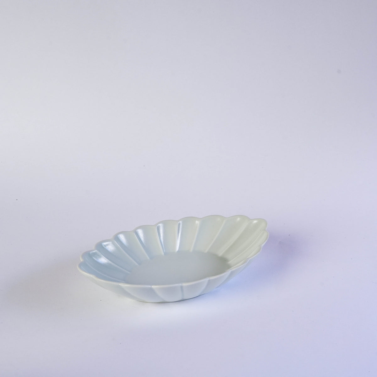 Green carved oval plate with leaf design, ceramic, versatile for tableware, SKU: NPSF1010